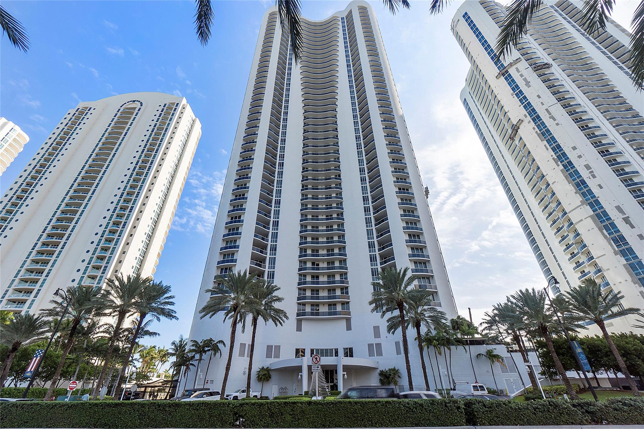 16001 Collins Ave 2001