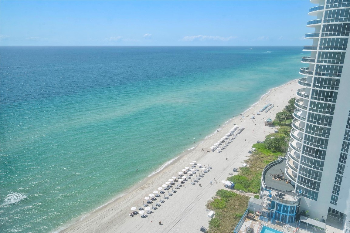 16001 Collins Ave 2001