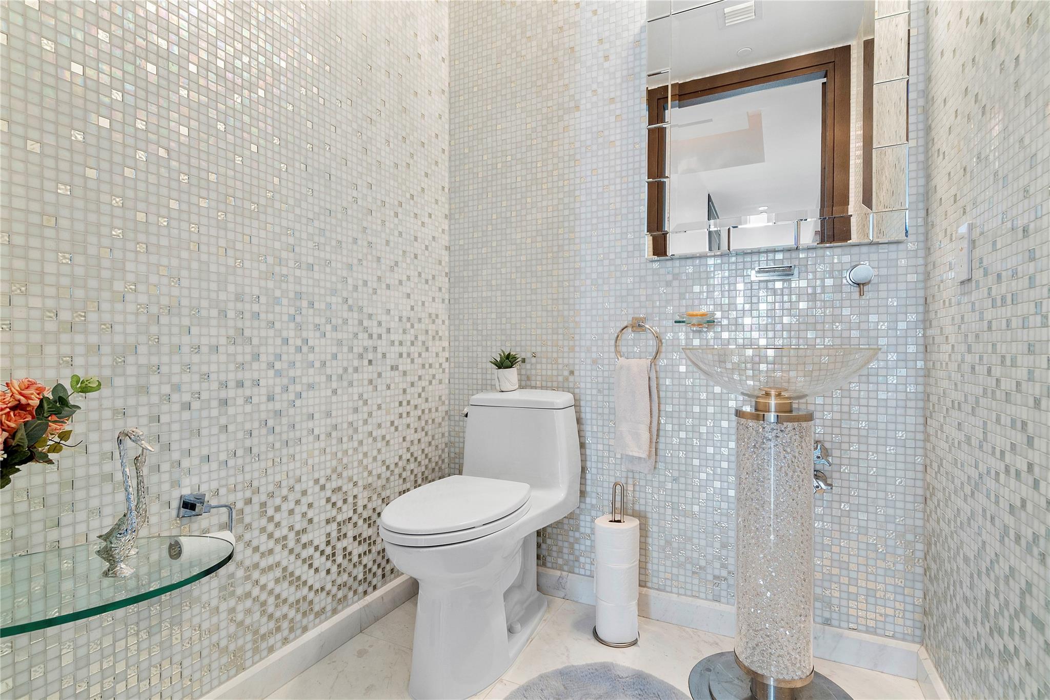 16001 Collins Ave 2001