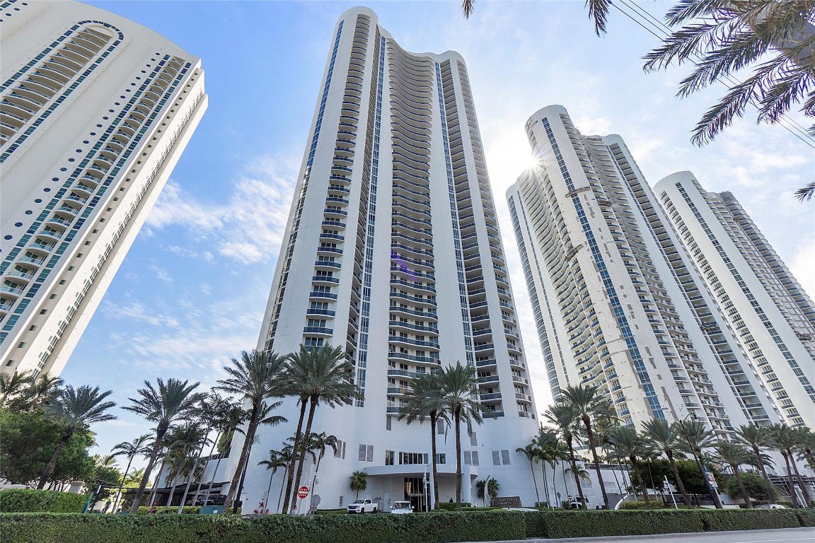 16001 Collins Ave 2001