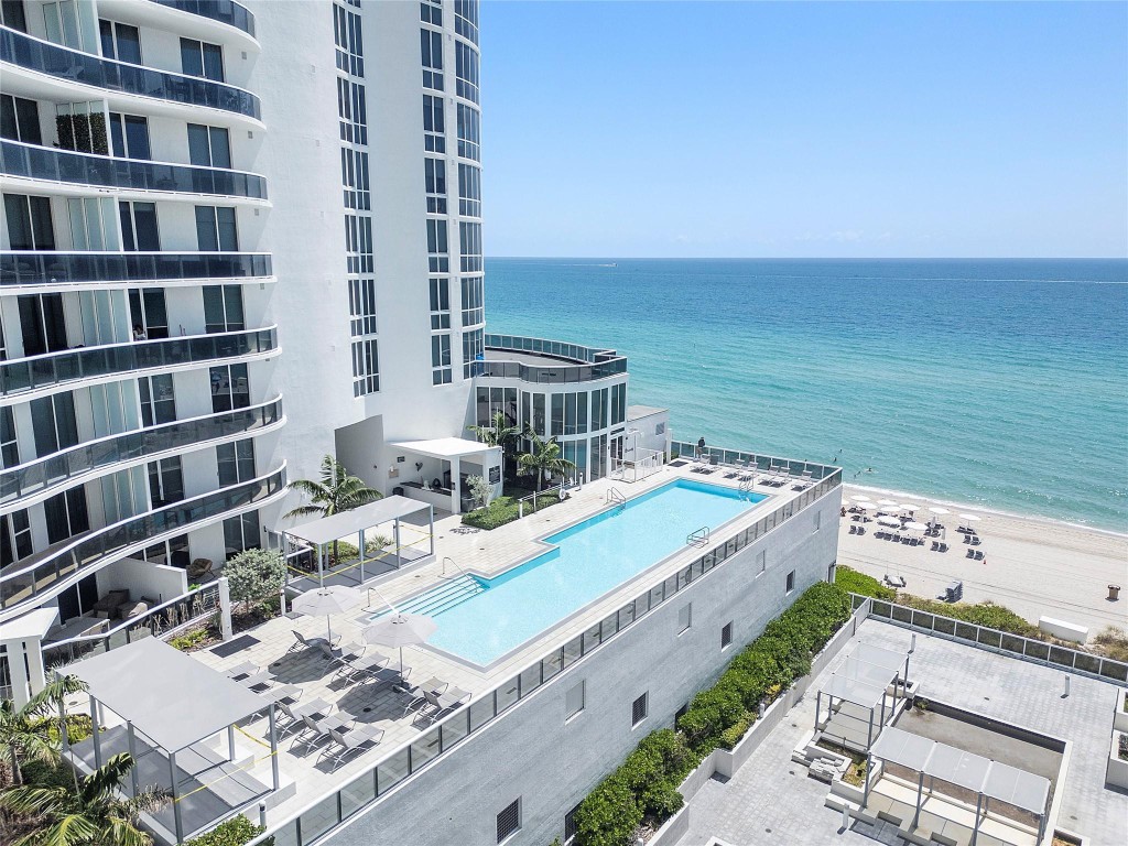 16001 Collins Ave 2001