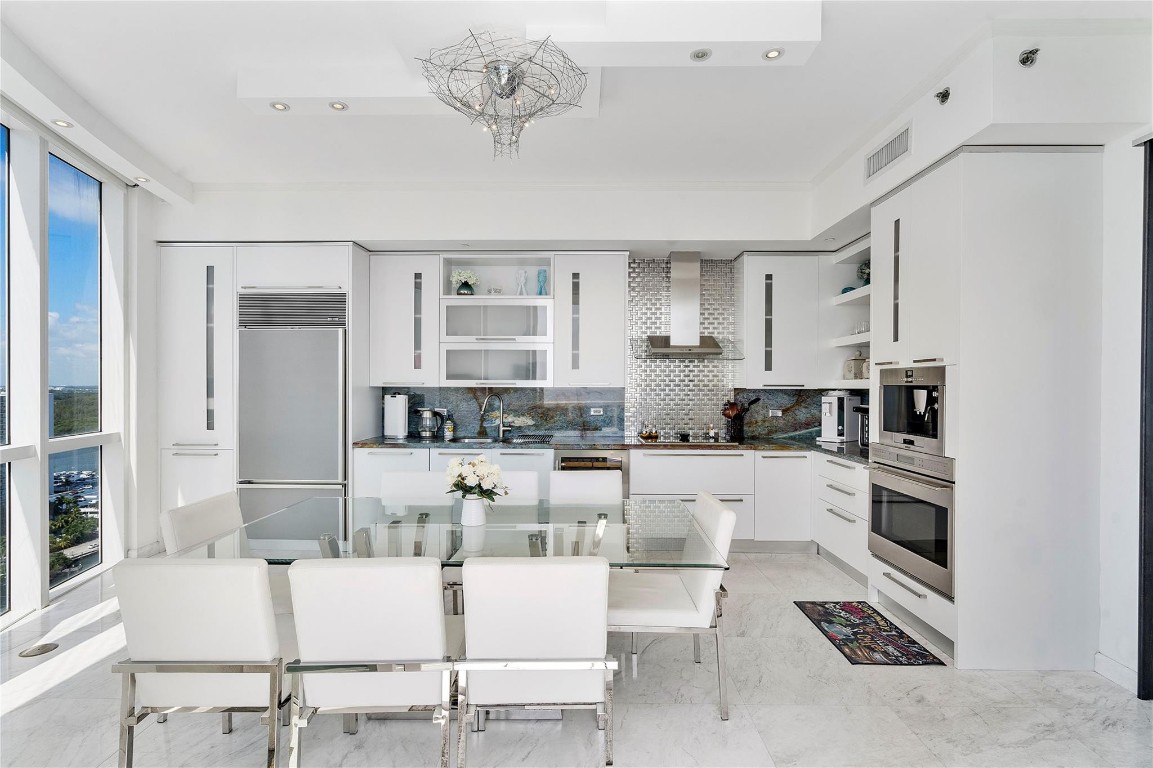 16001 Collins Ave 2001