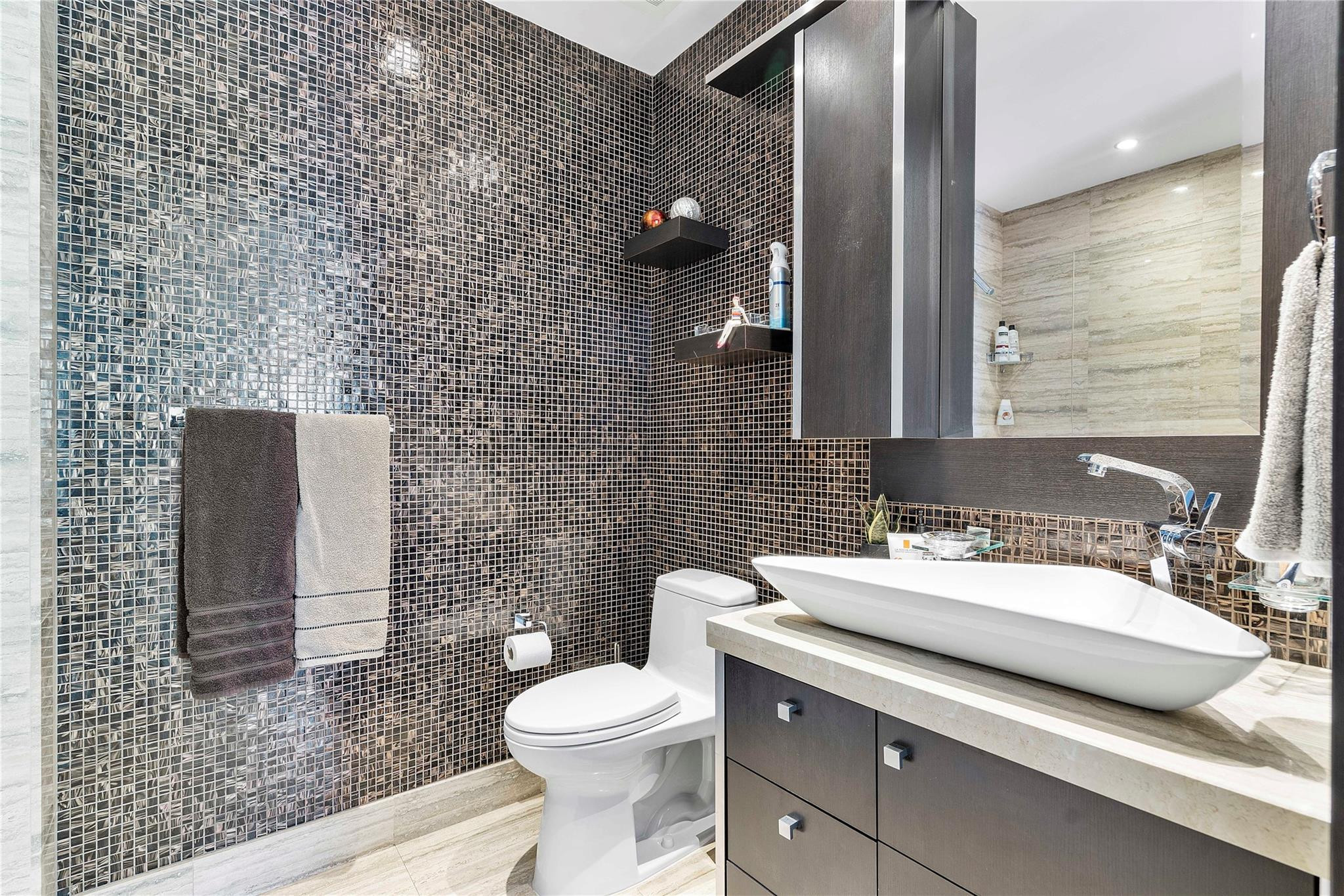 16001 Collins Ave 2001