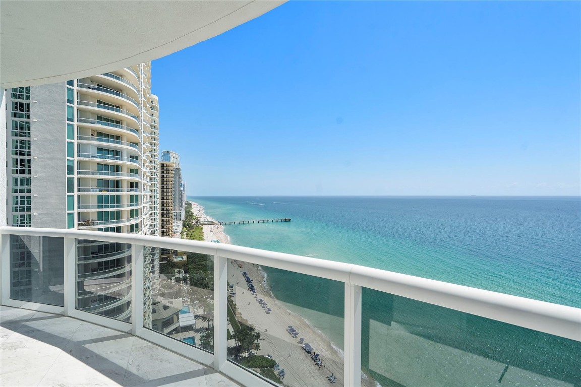 16001 Collins Ave 2001