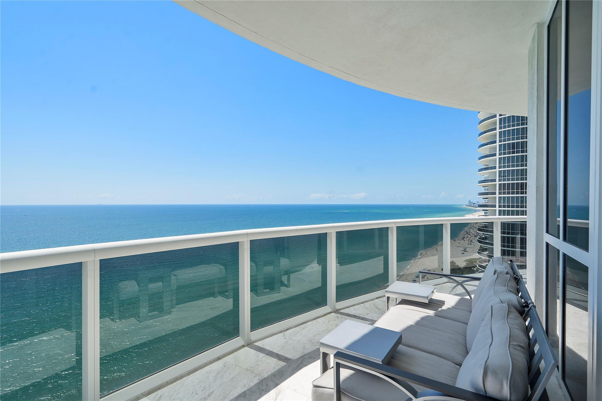 16001 Collins Ave 2001