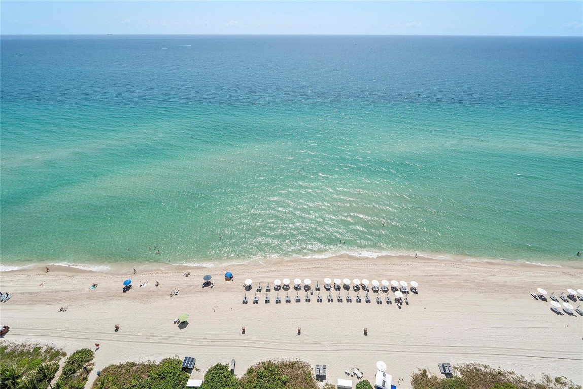 16001 Collins Ave 2001