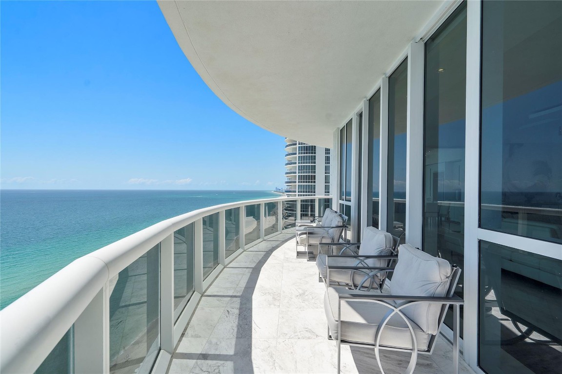 16001 Collins Ave 2001