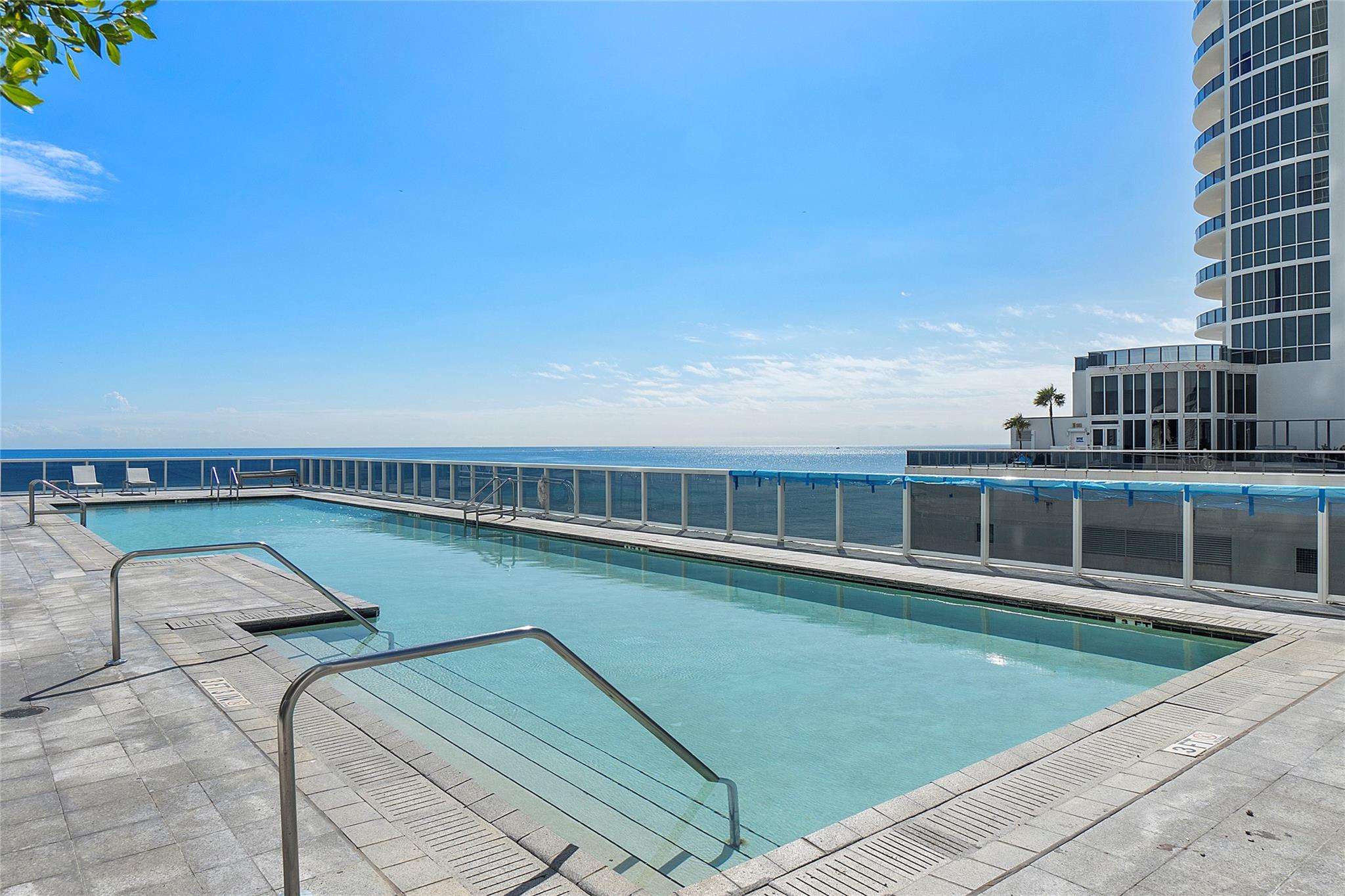 16001 Collins Ave 2001