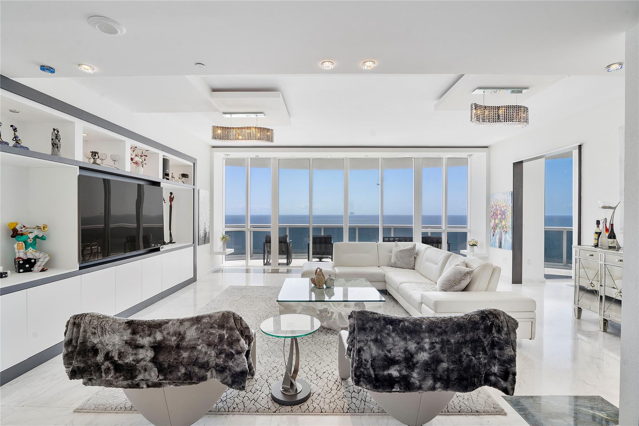 16001 Collins Ave 2001