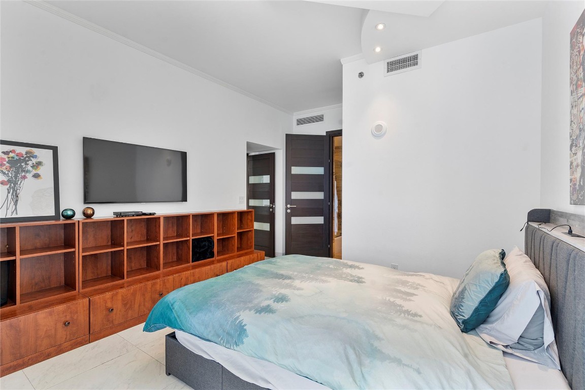 16001 Collins Ave 2001