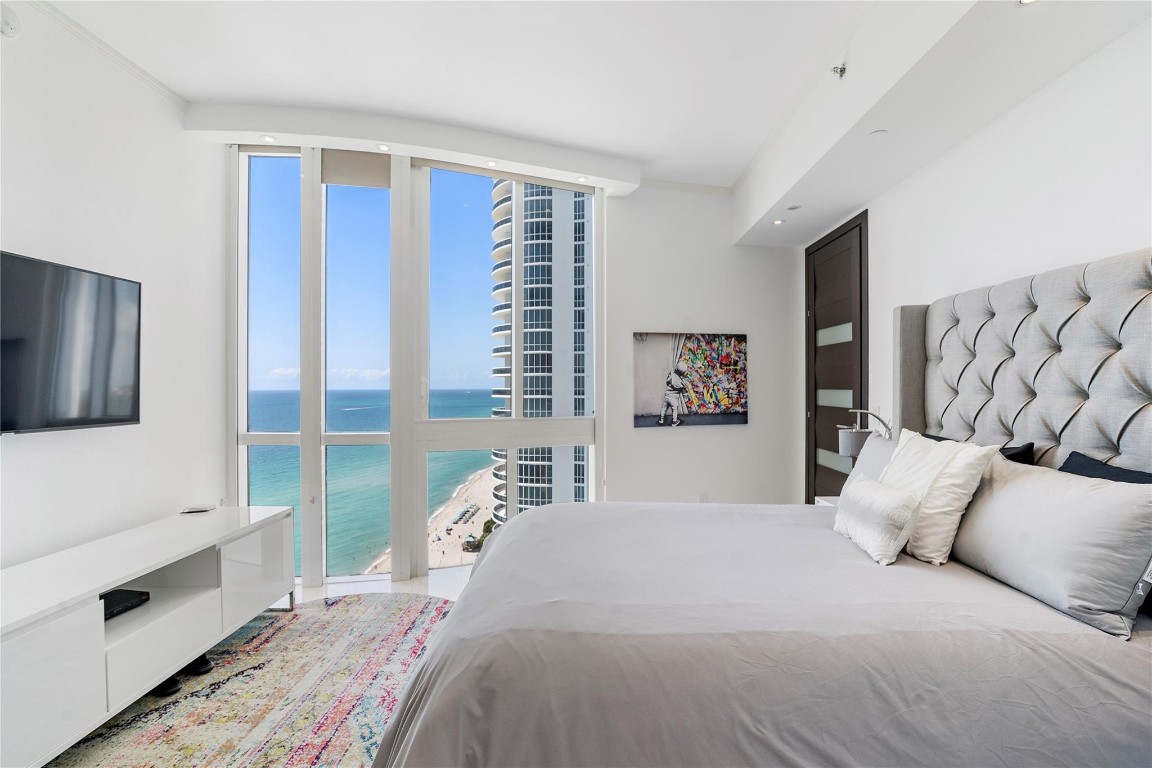 16001 Collins Ave 2001