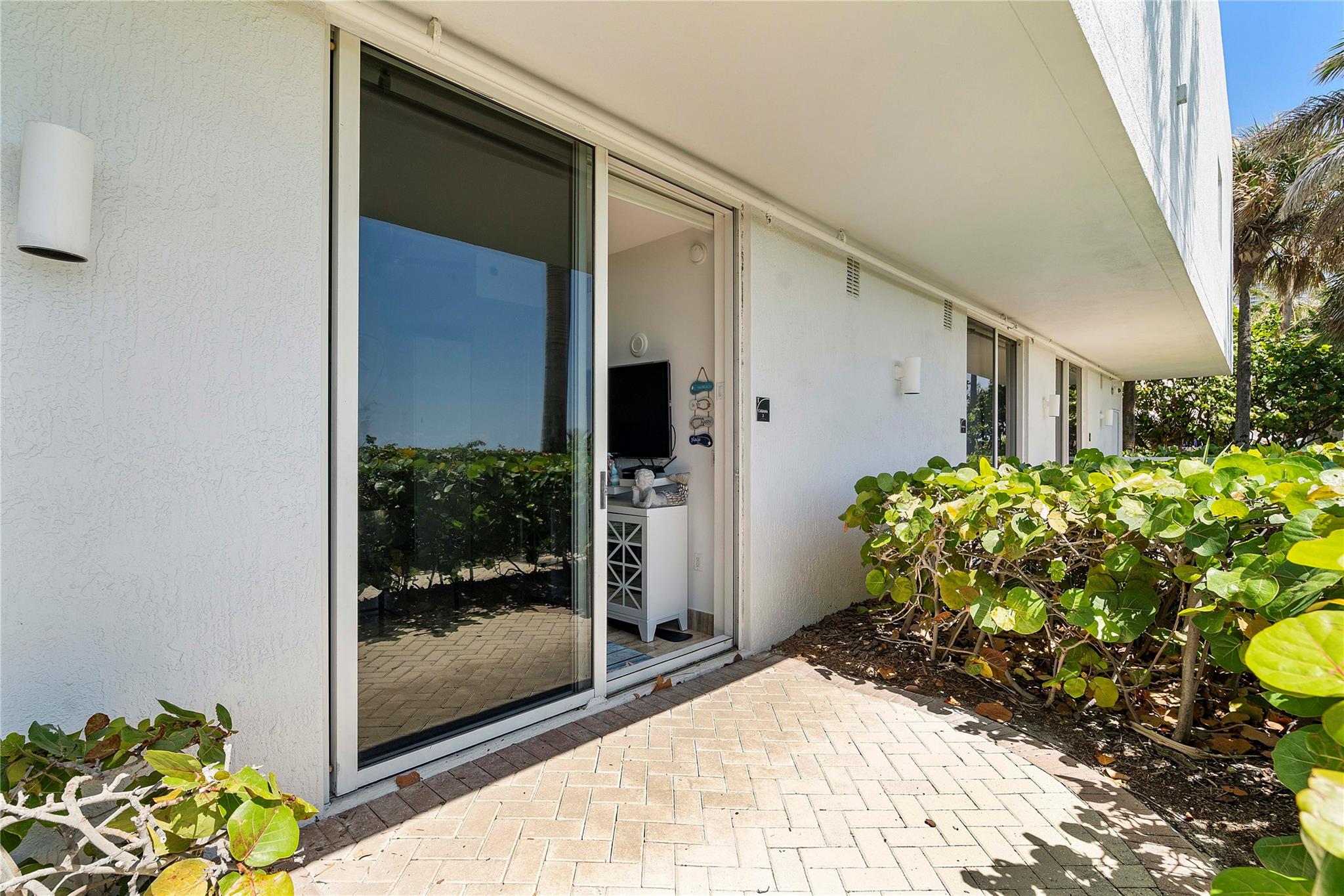 16001 Collins Ave 2001