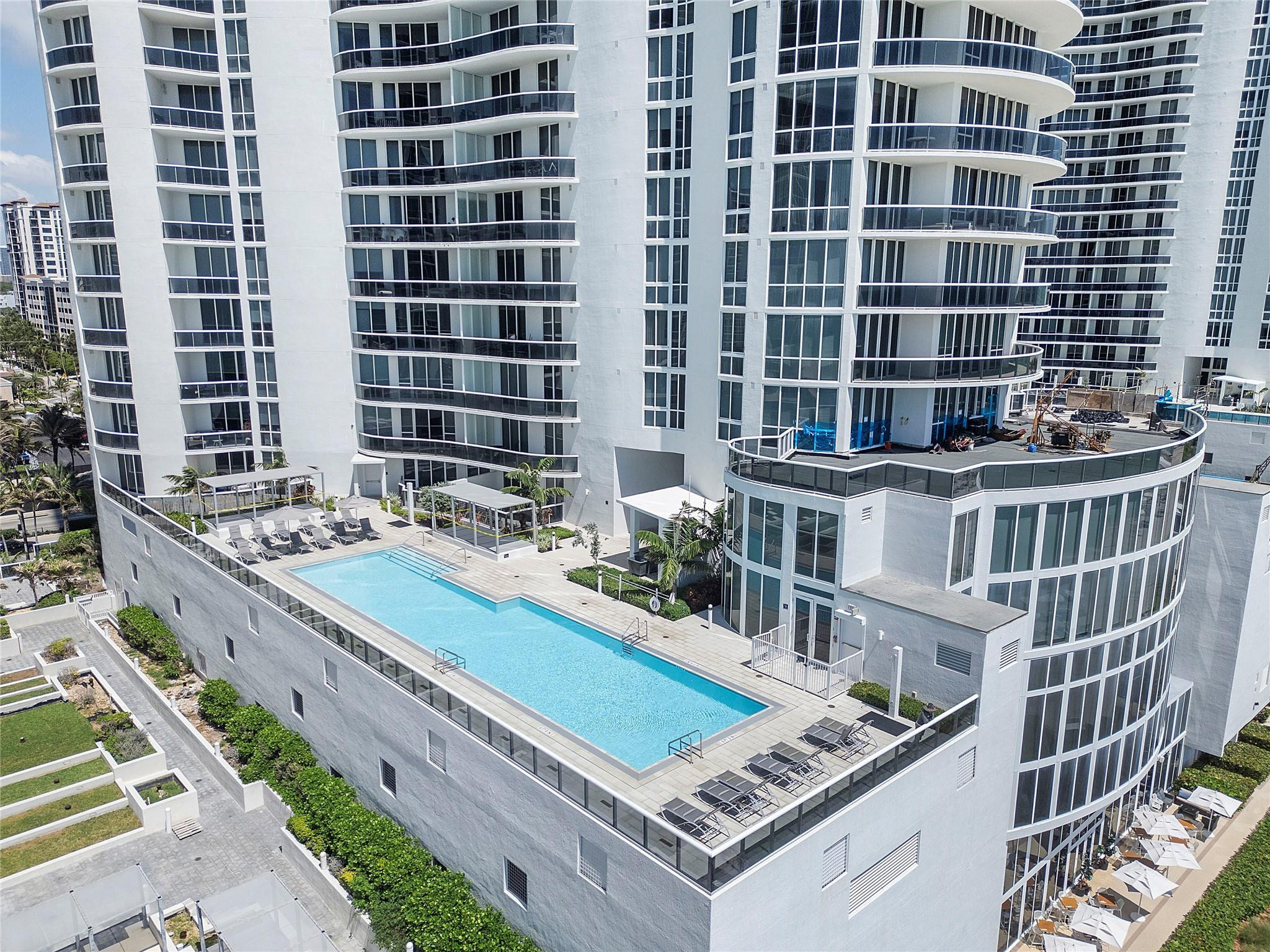 16001 Collins Ave 2001