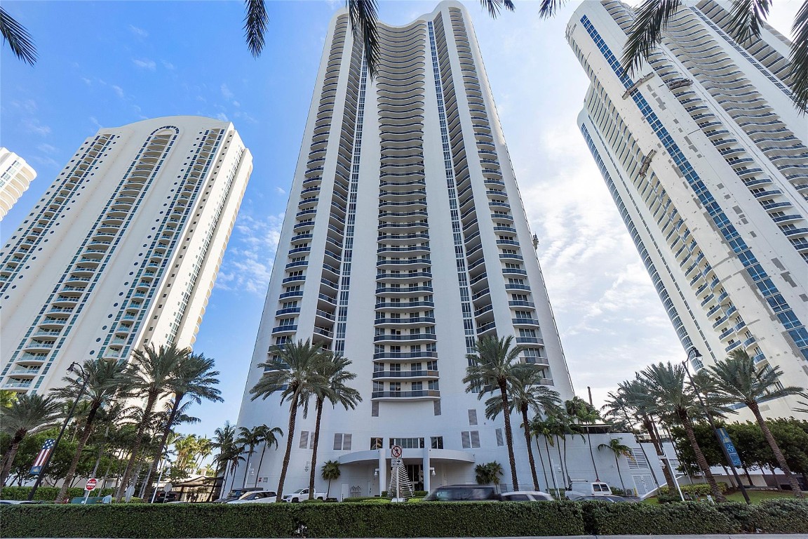 16001 Collins Ave 2001