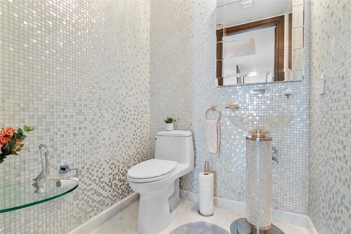 16001 Collins Ave 2001