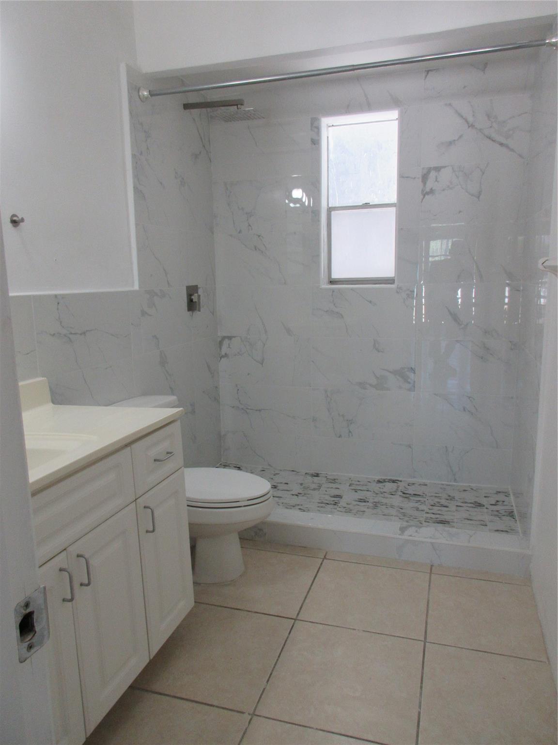 2420 SE 17th St 208C