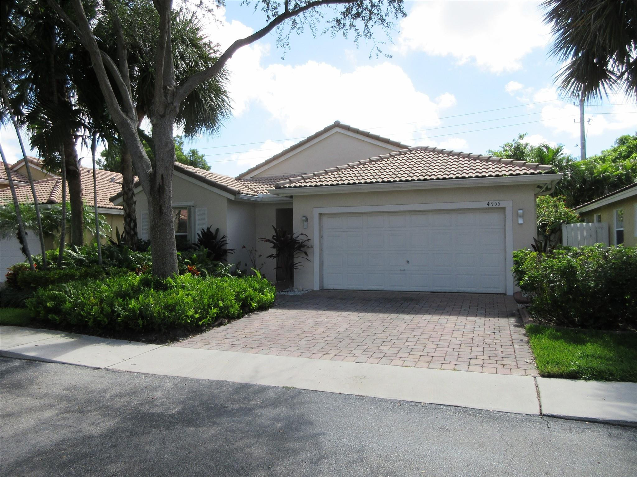 4955 SW 35th Ter