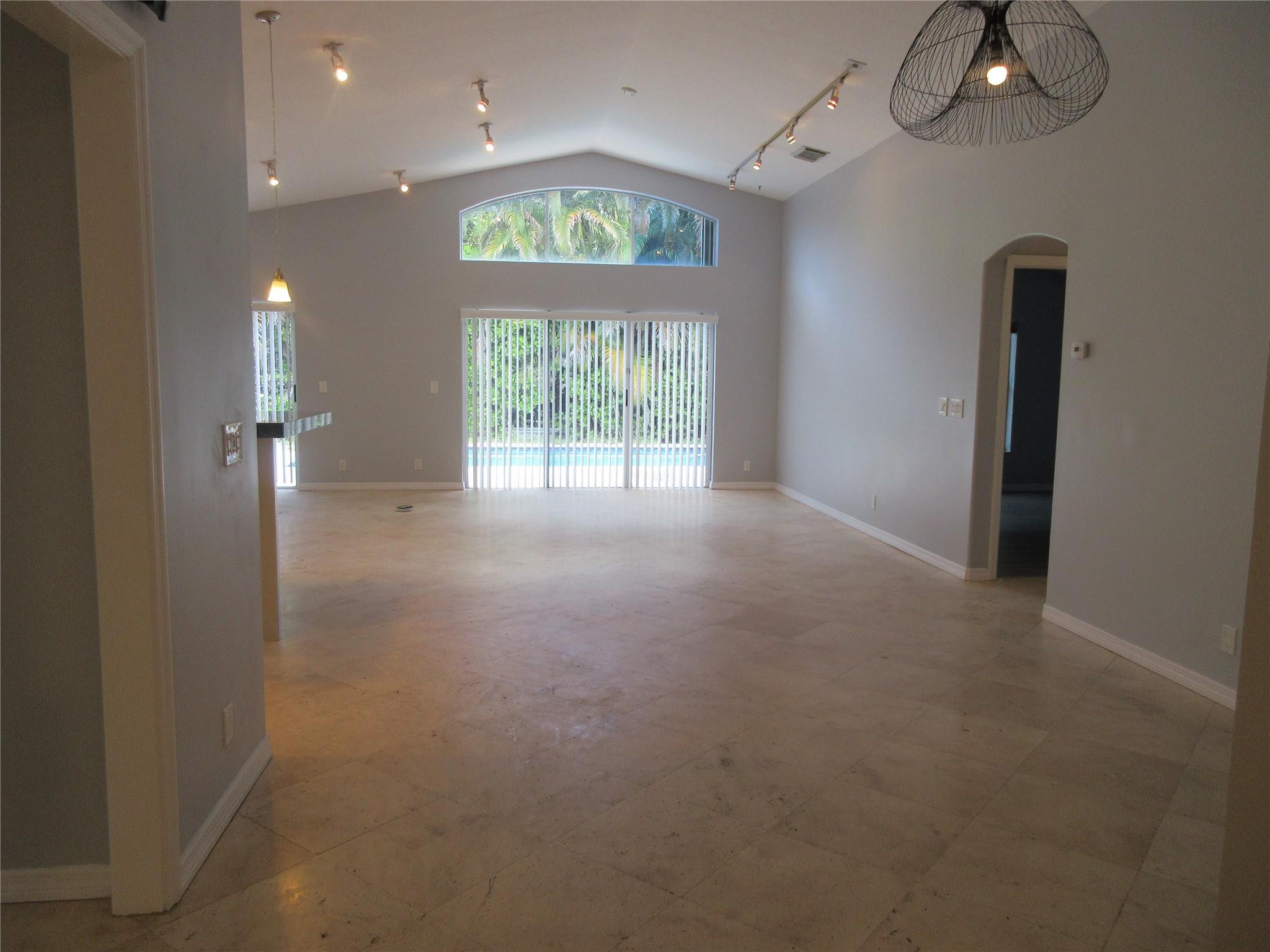 4955 SW 35th Ter