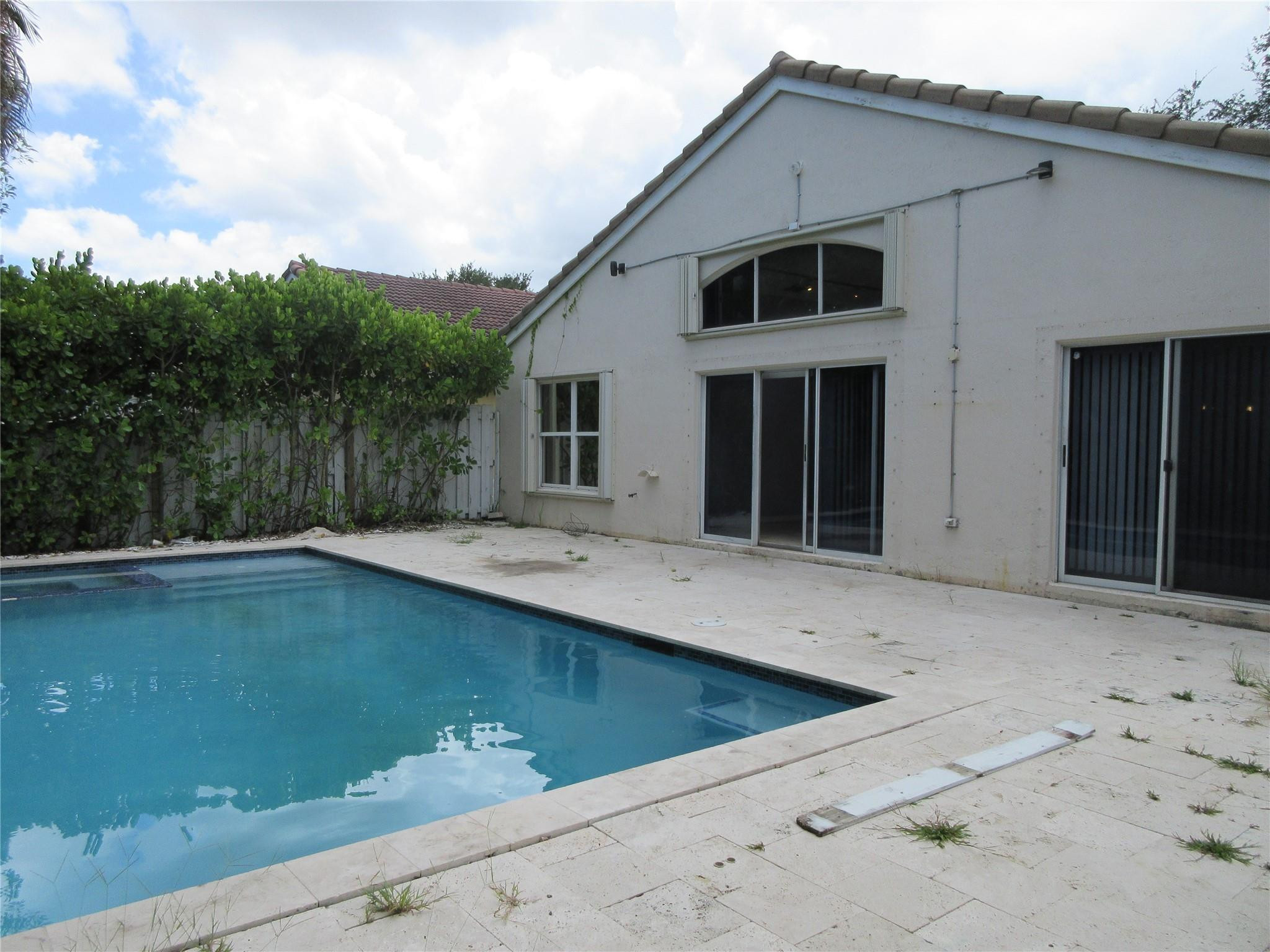 4955 SW 35th Ter