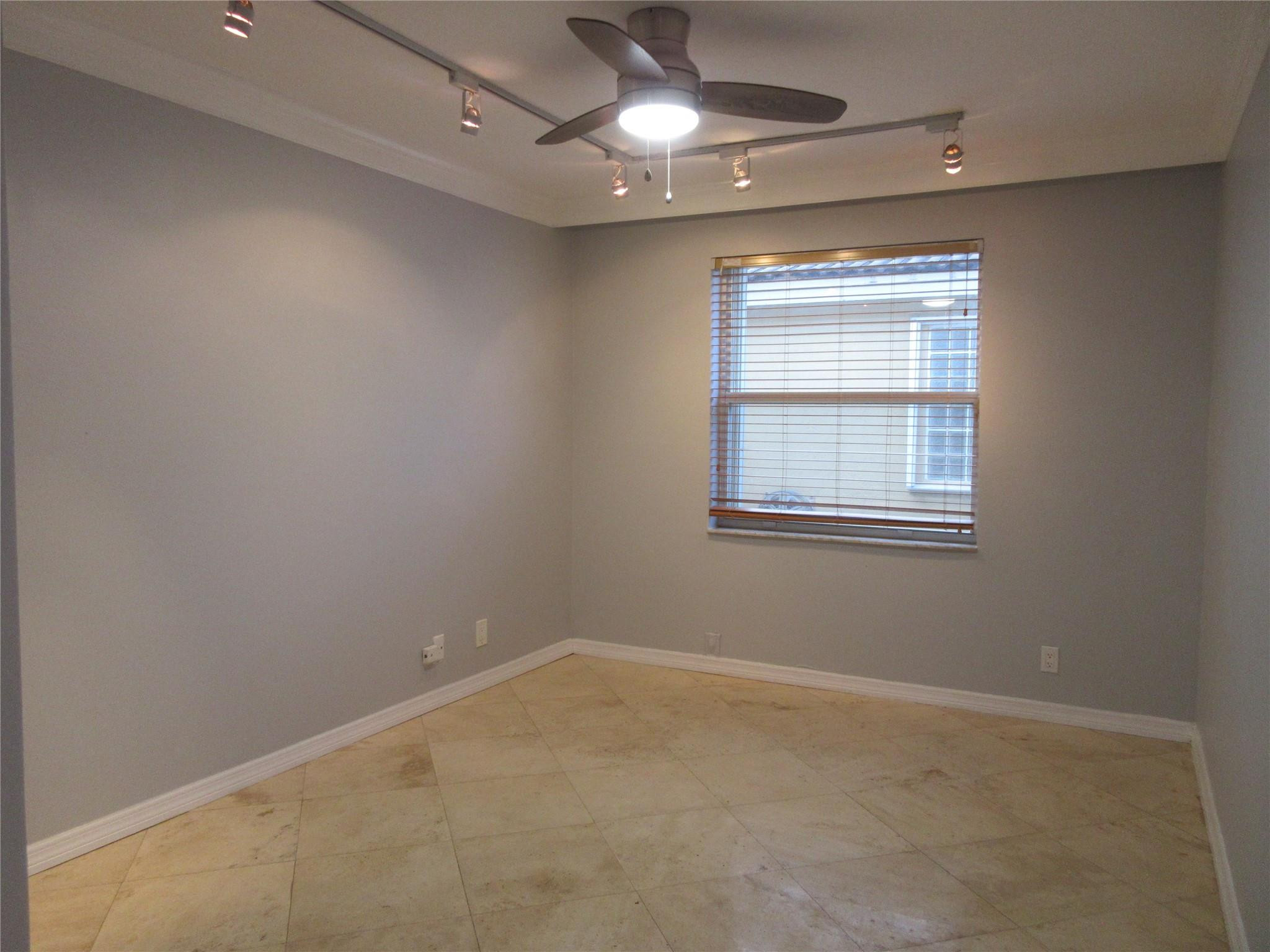 4955 SW 35th Ter