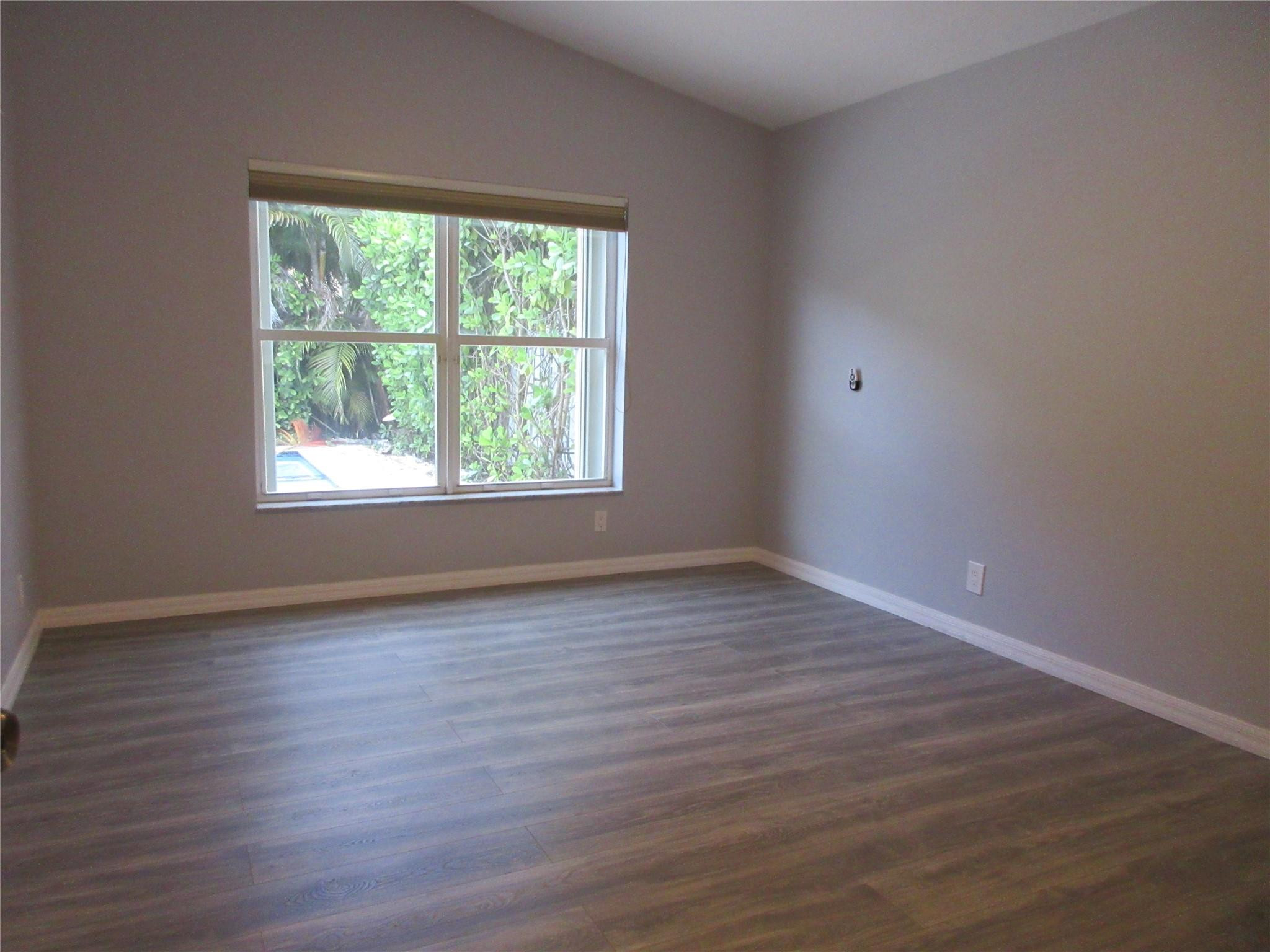 4955 SW 35th Ter