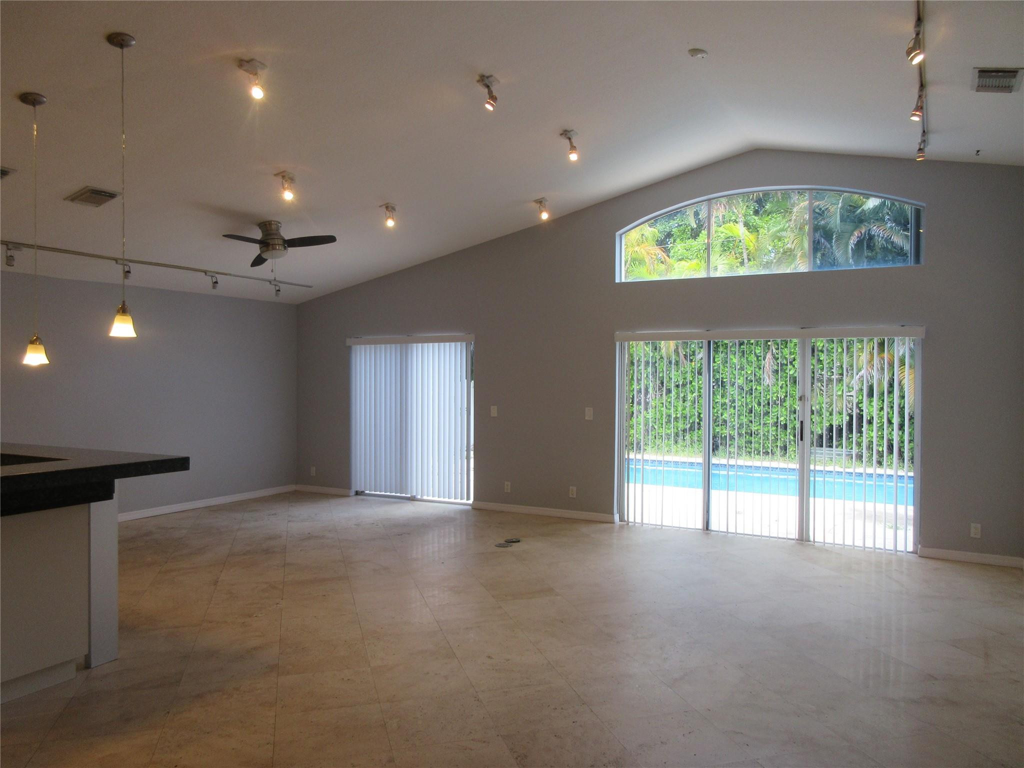 4955 SW 35th Ter