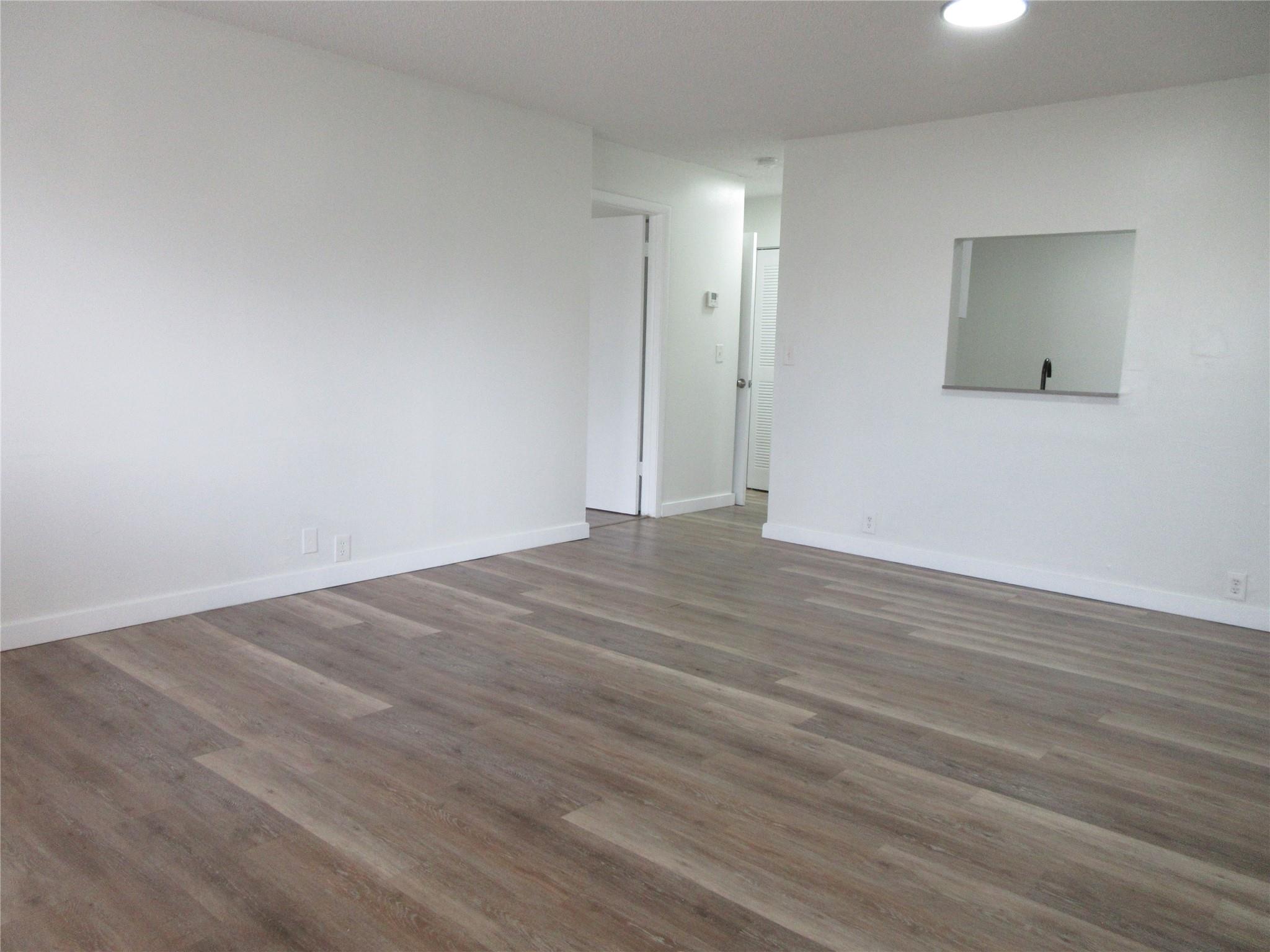 4240 Woodside Dr 8