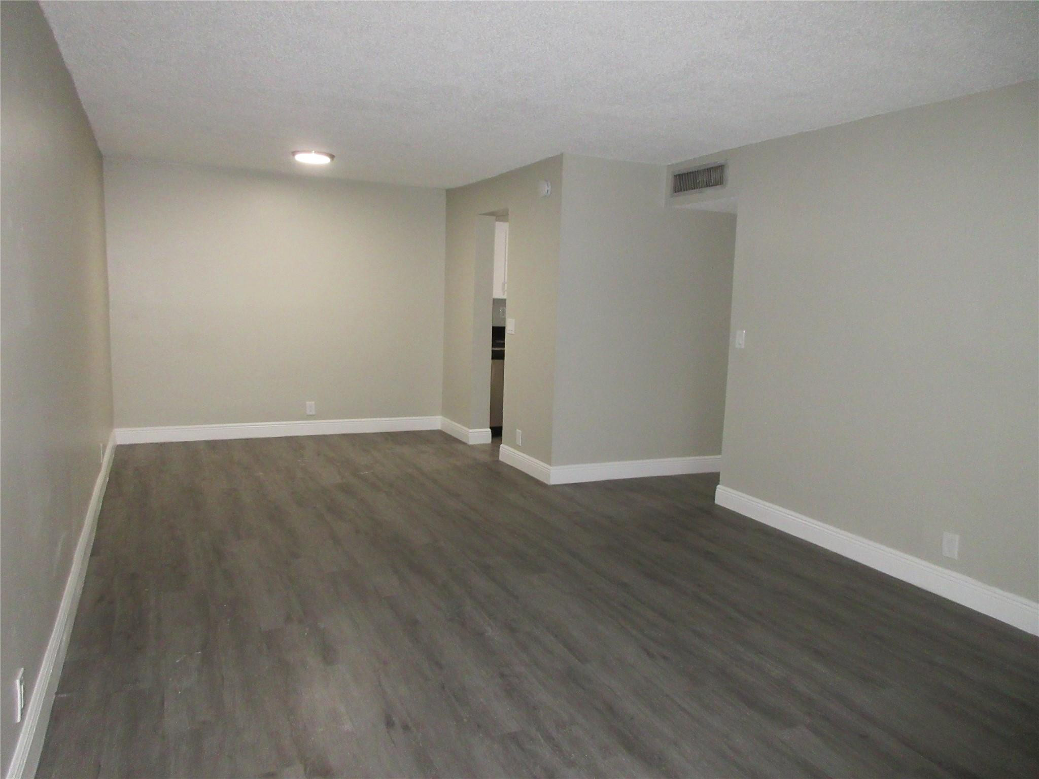 4280 Woodside Dr 10