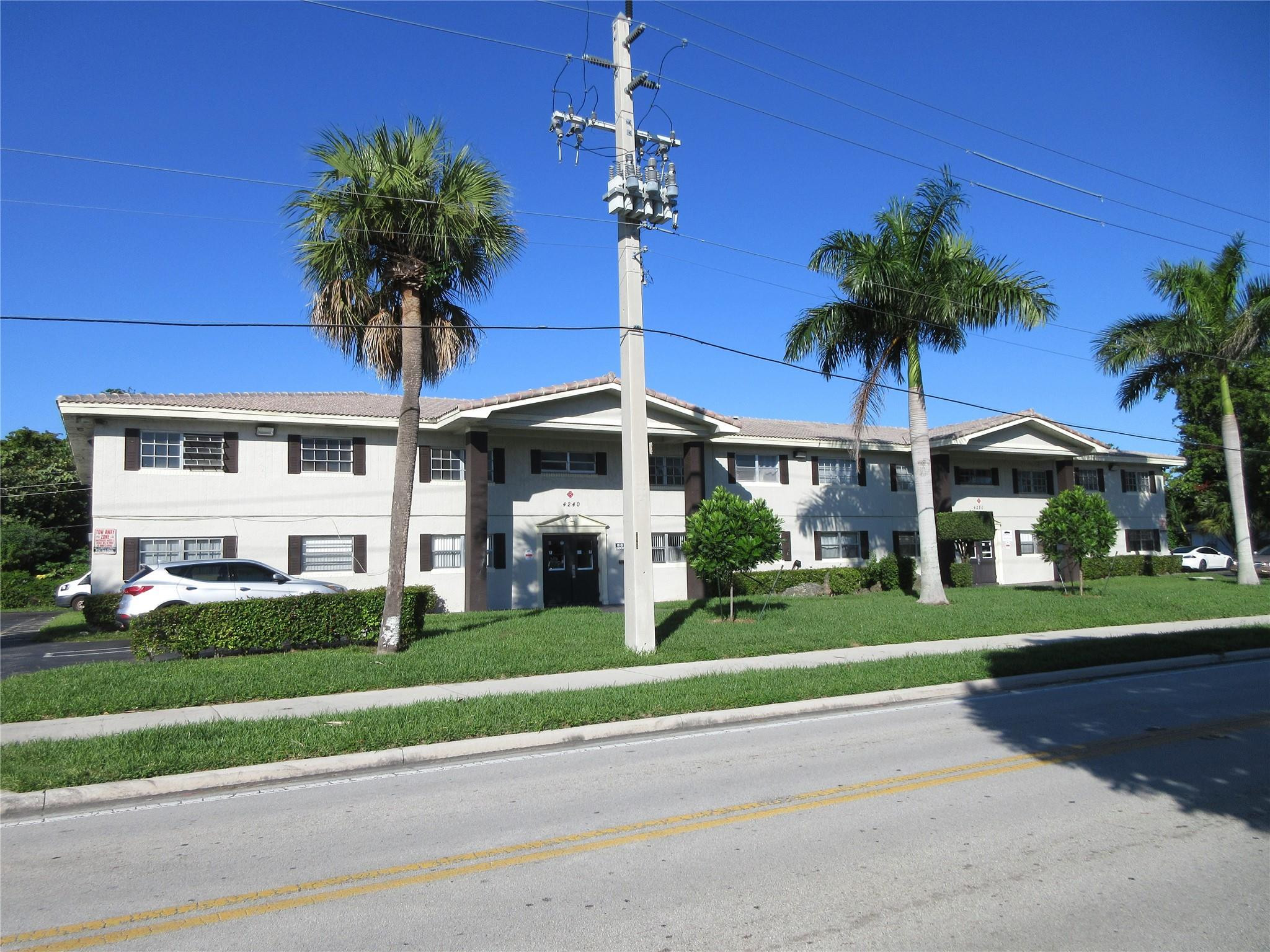 4240 Woodside Drive 2, Coral Springs Unit: 2
