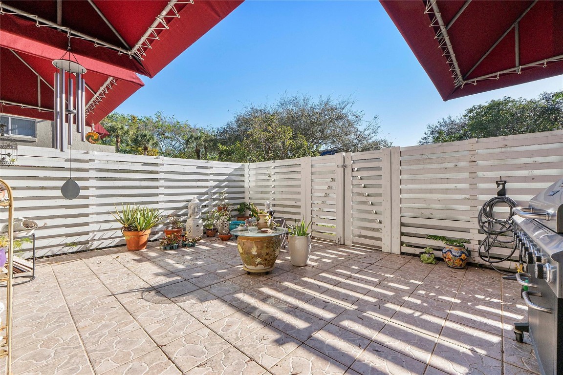 565 NW 98th Avenue 565