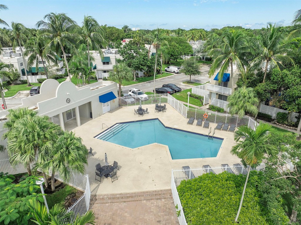 565 NW 98th Avenue 565