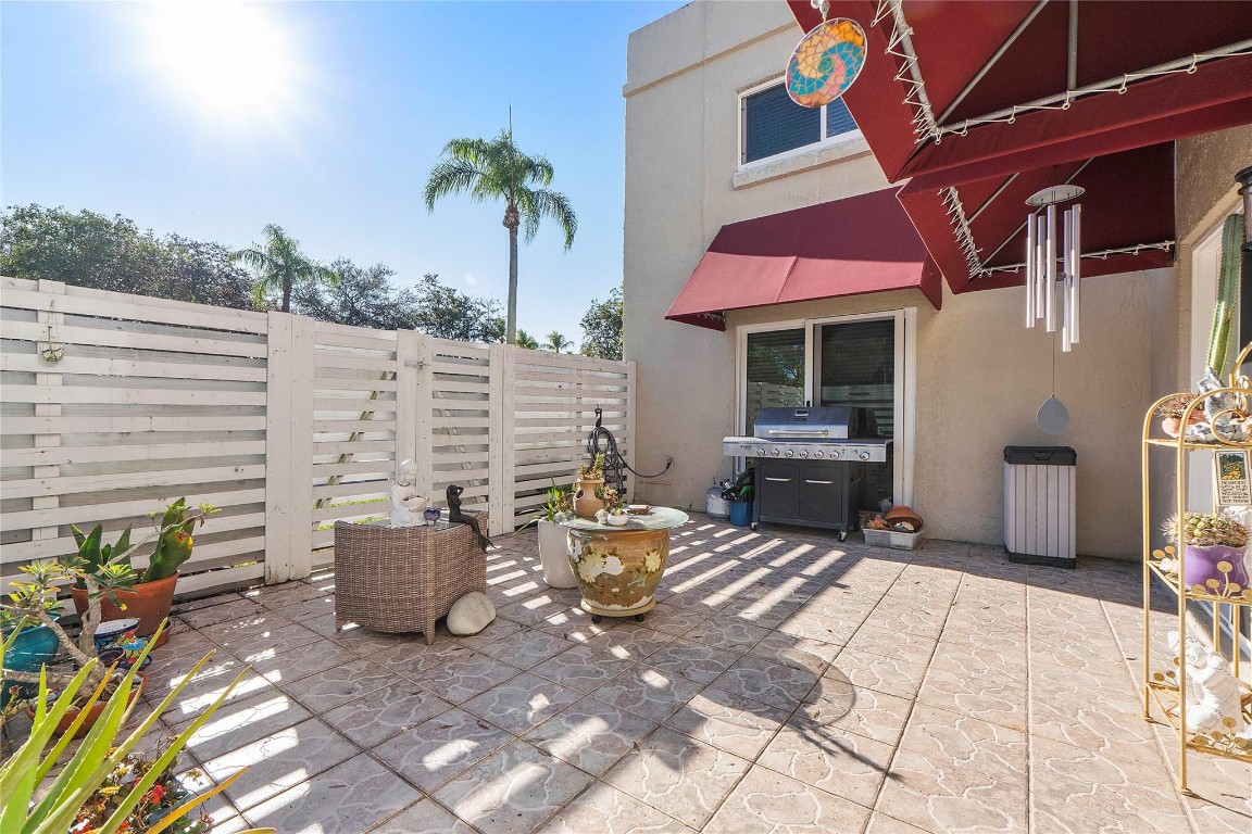 565 NW 98th Avenue 565