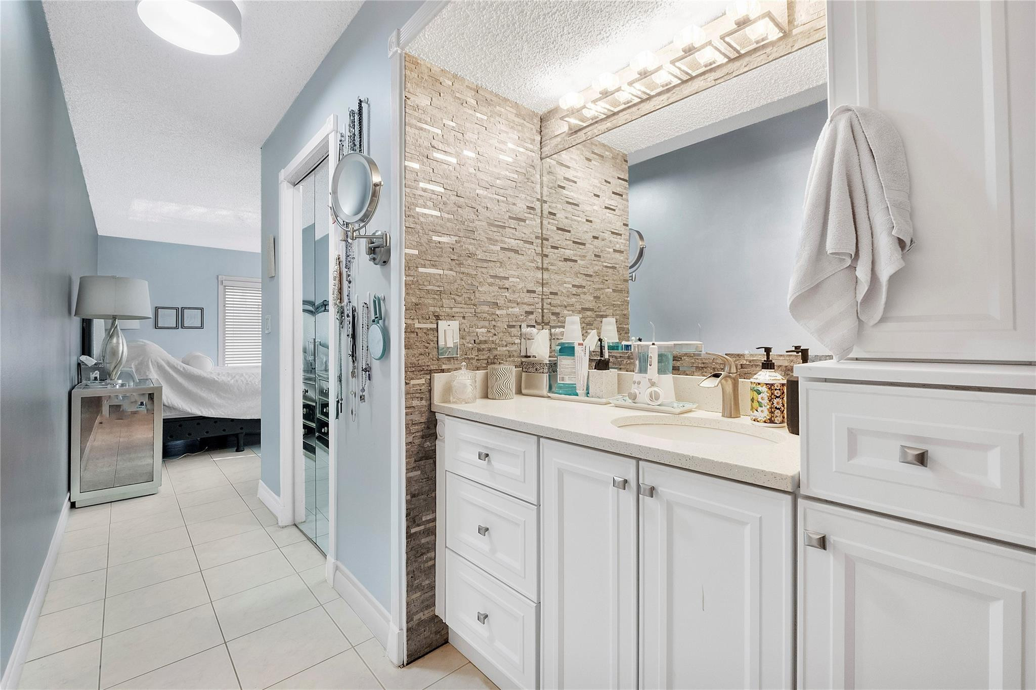 565 NW 98th Avenue 565