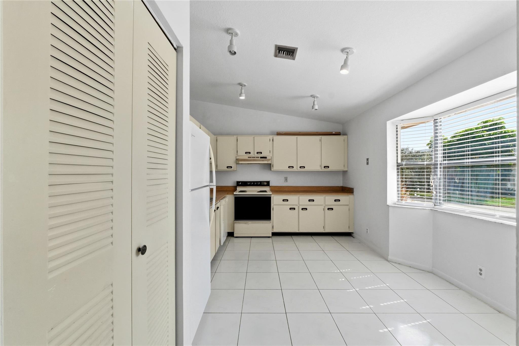 7520 NW 88th Terrace