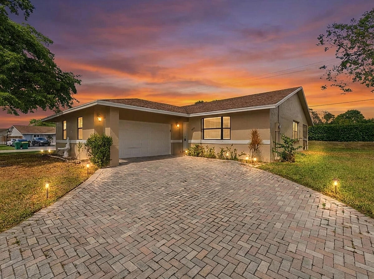 7520 NW 88th Terrace