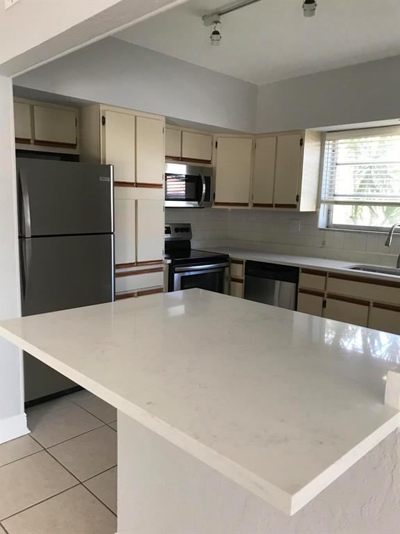 934 Tropic Boulevard