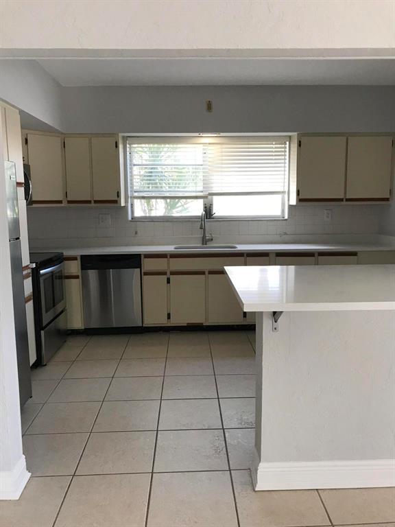 934 Tropic Boulevard