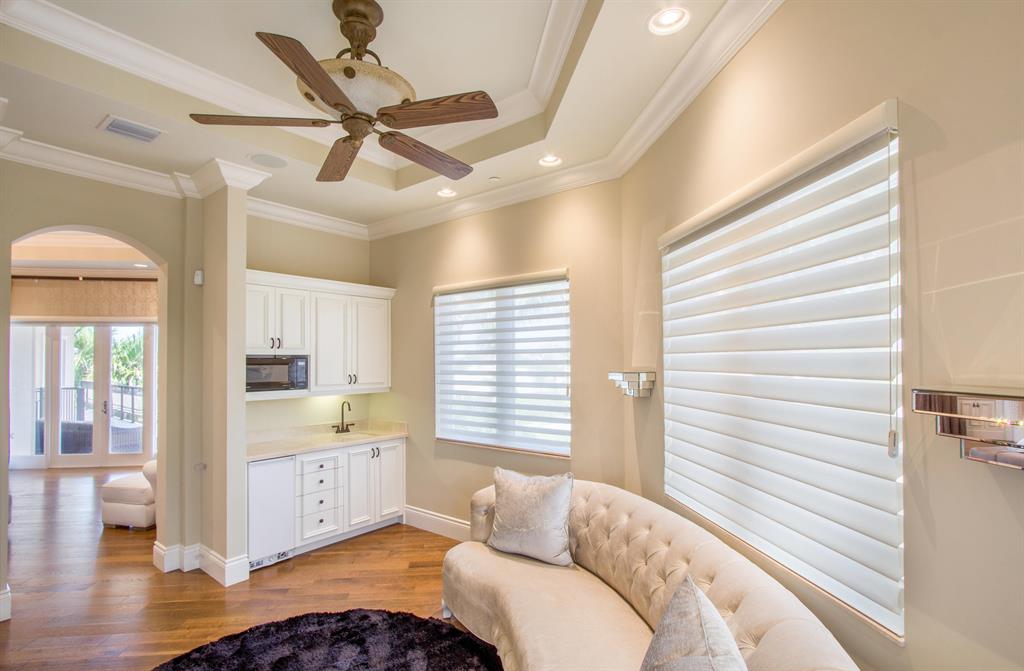 918 Tropic Boulevard