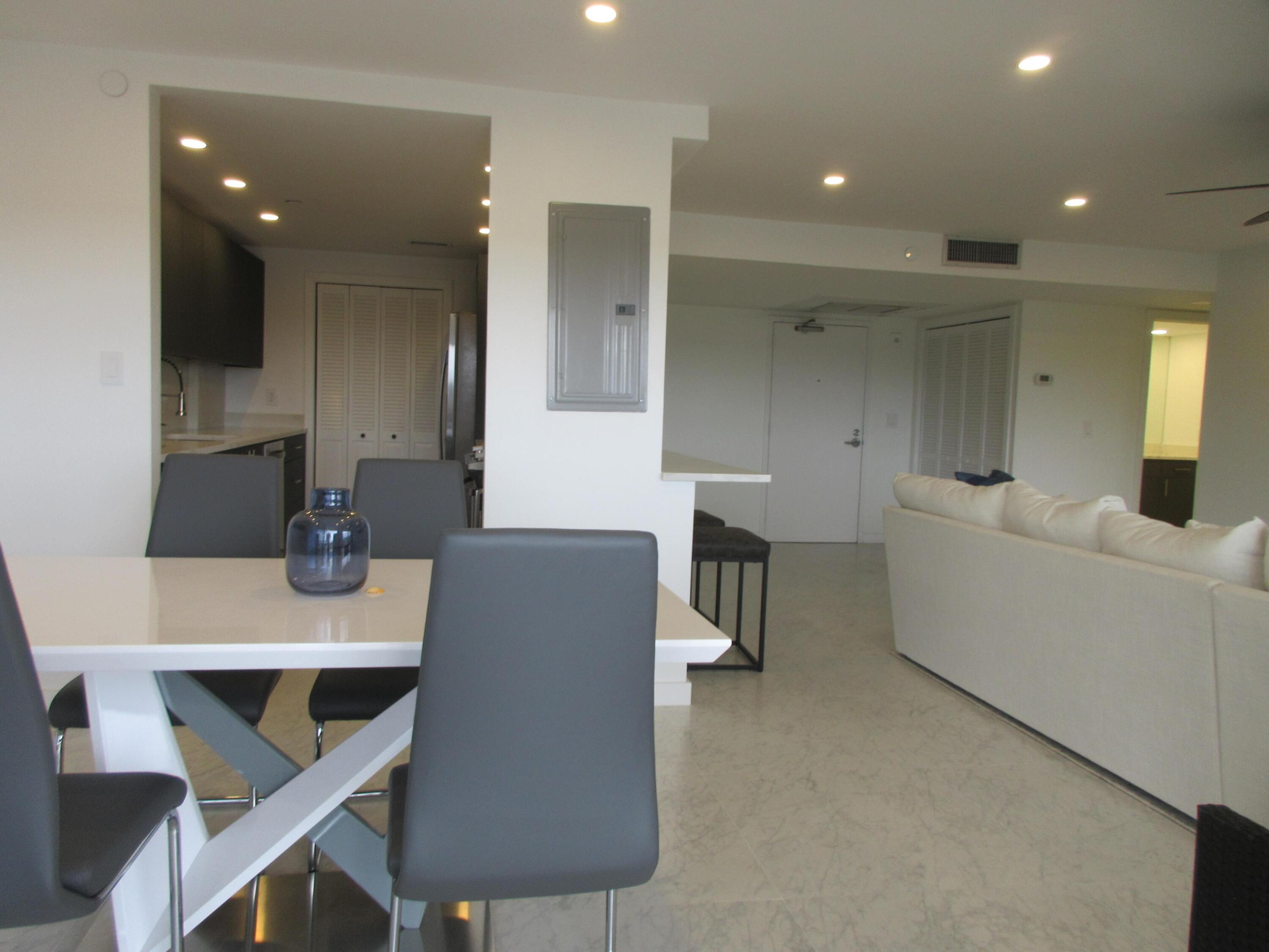 859 Jeffery Street 504