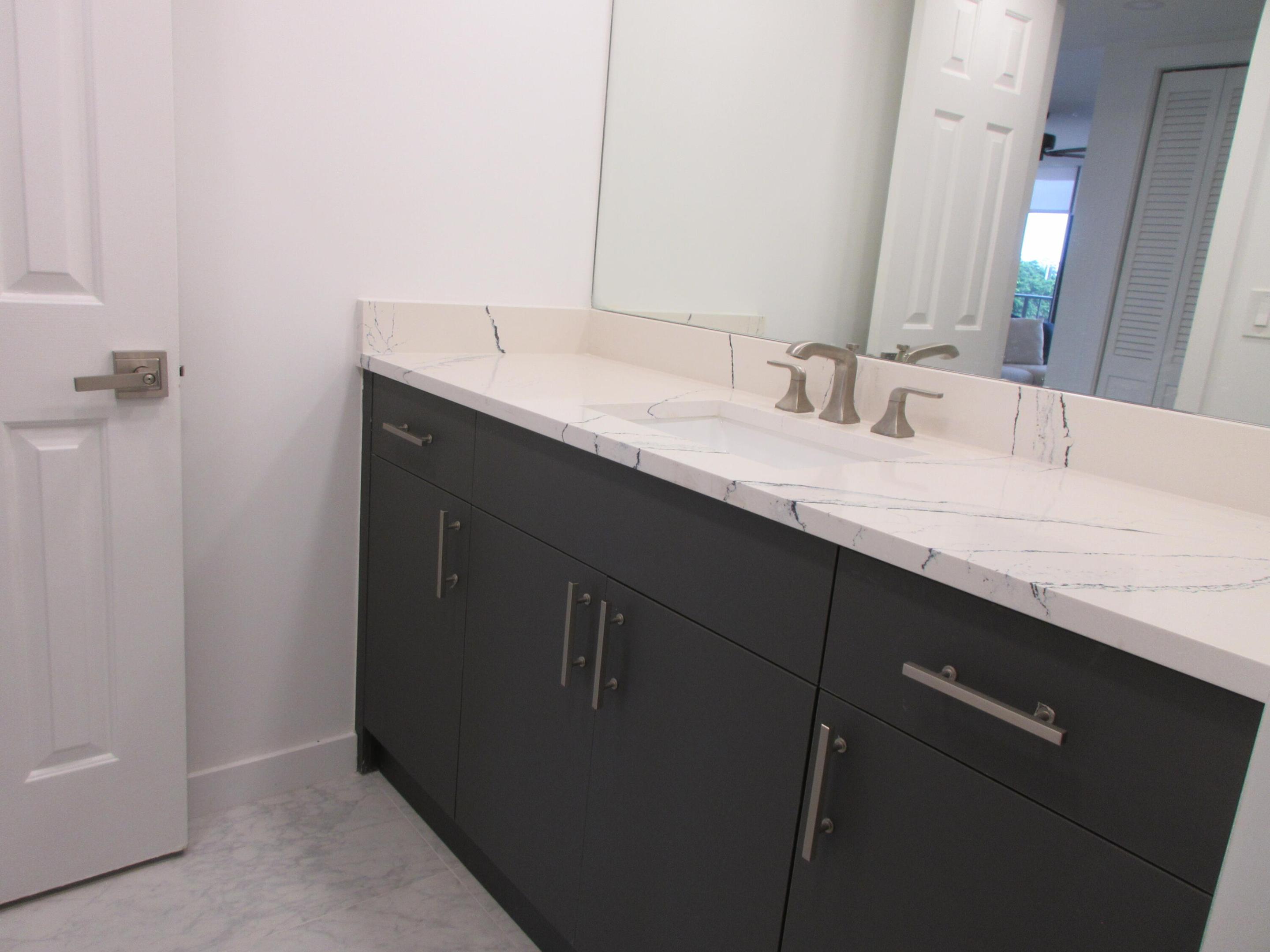 859 Jeffery Street 504