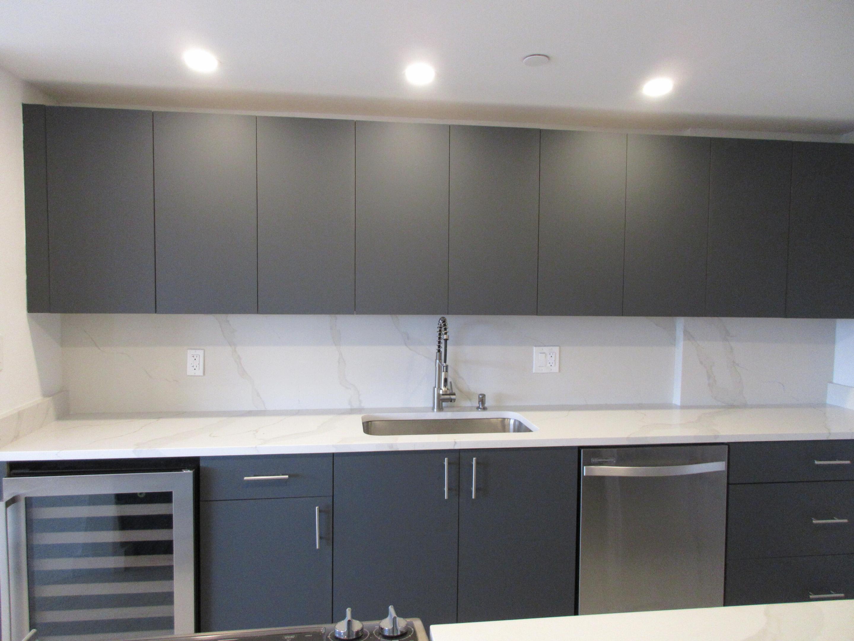 859 Jeffery Street 504