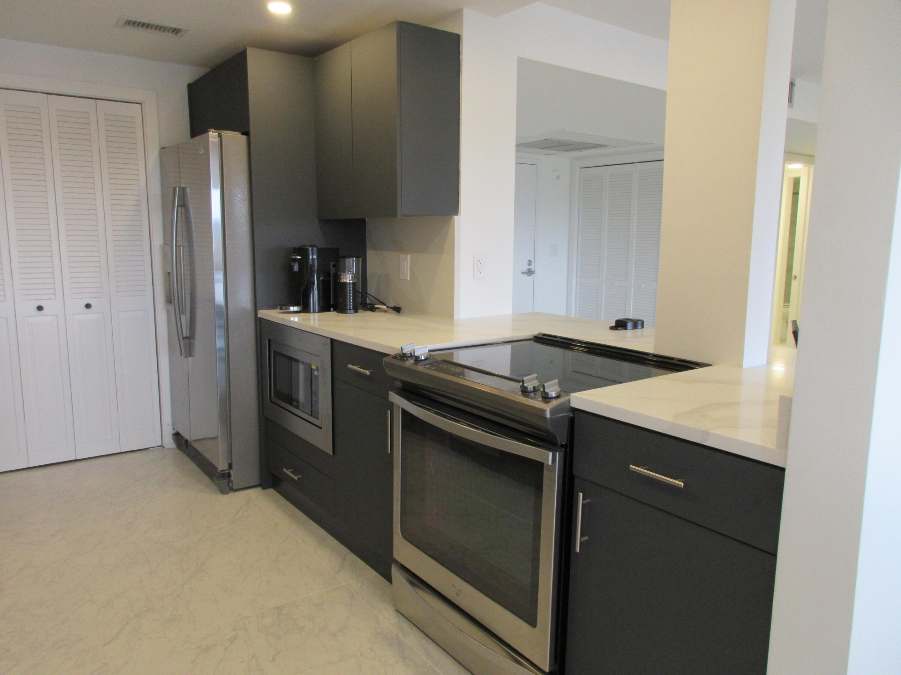 859 Jeffery Street 504