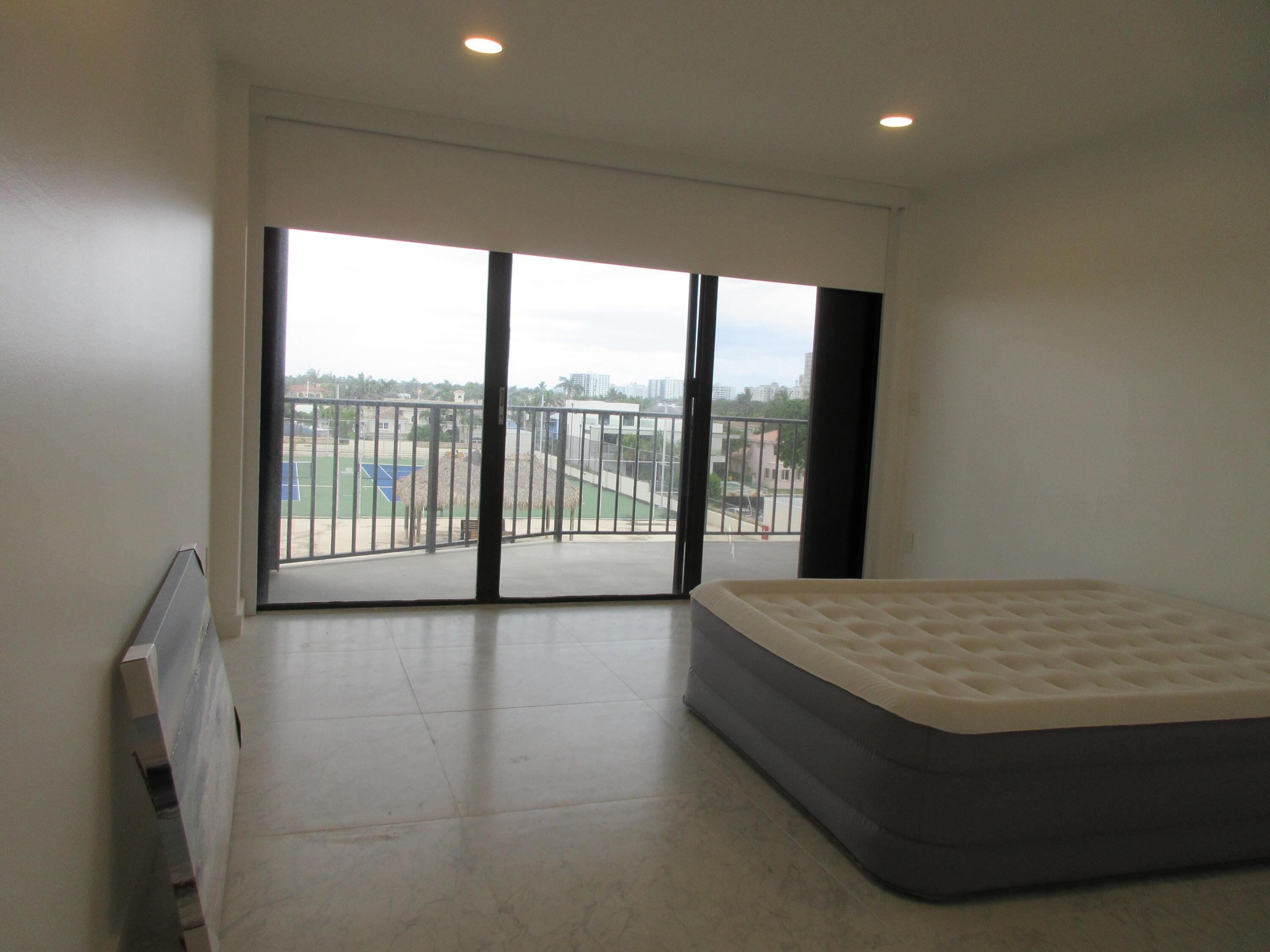 859 Jeffery Street 504