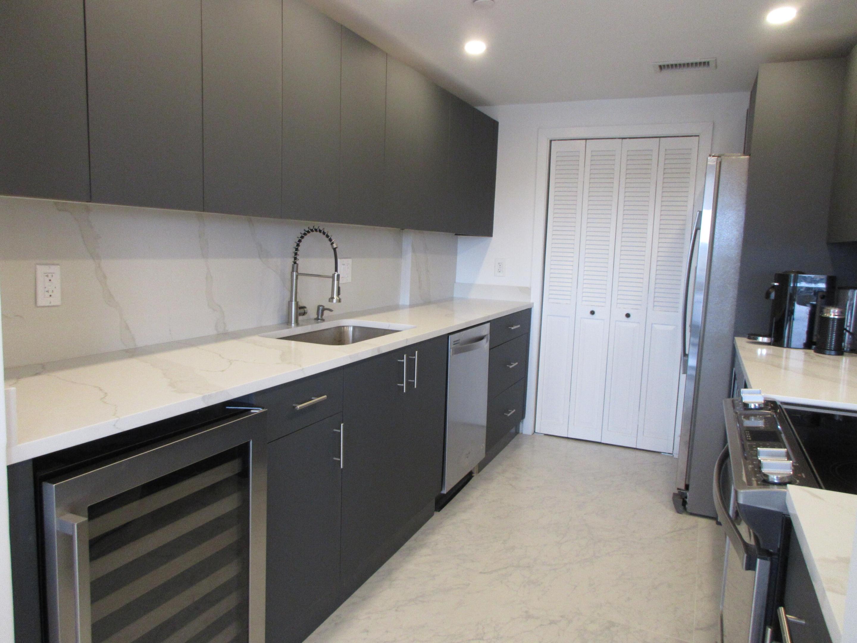 859 Jeffery Street 504