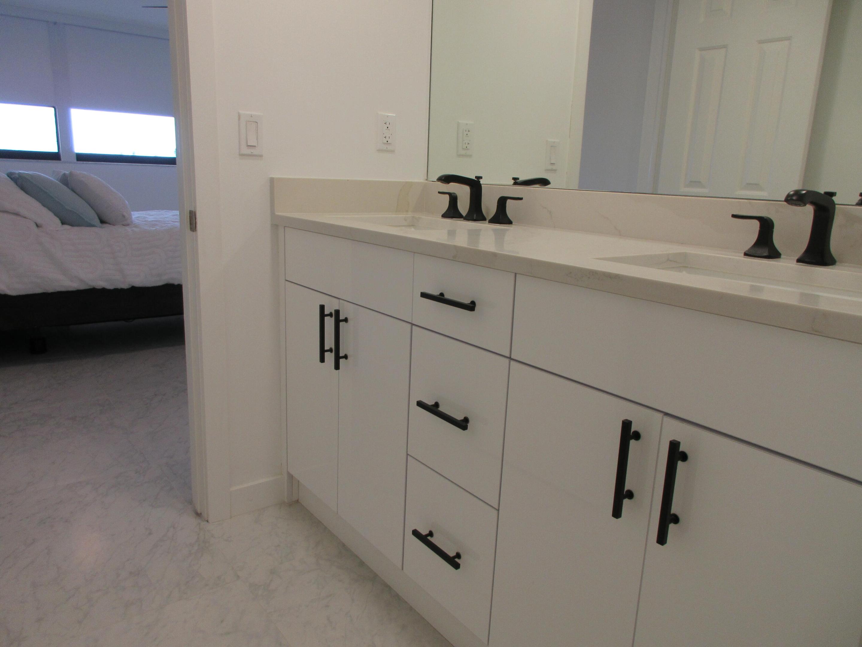 859 Jeffery Street 504