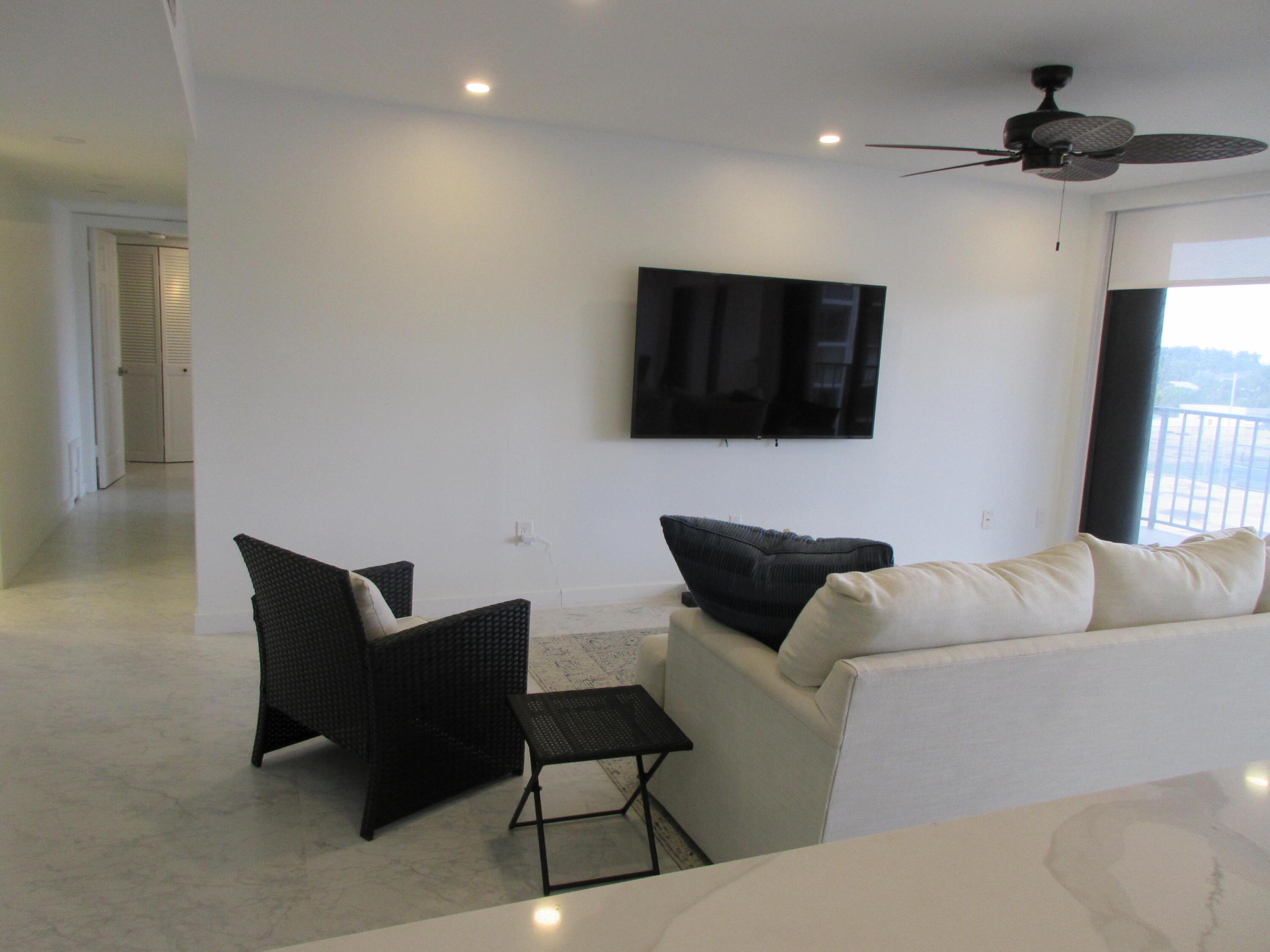 859 Jeffery Street 504