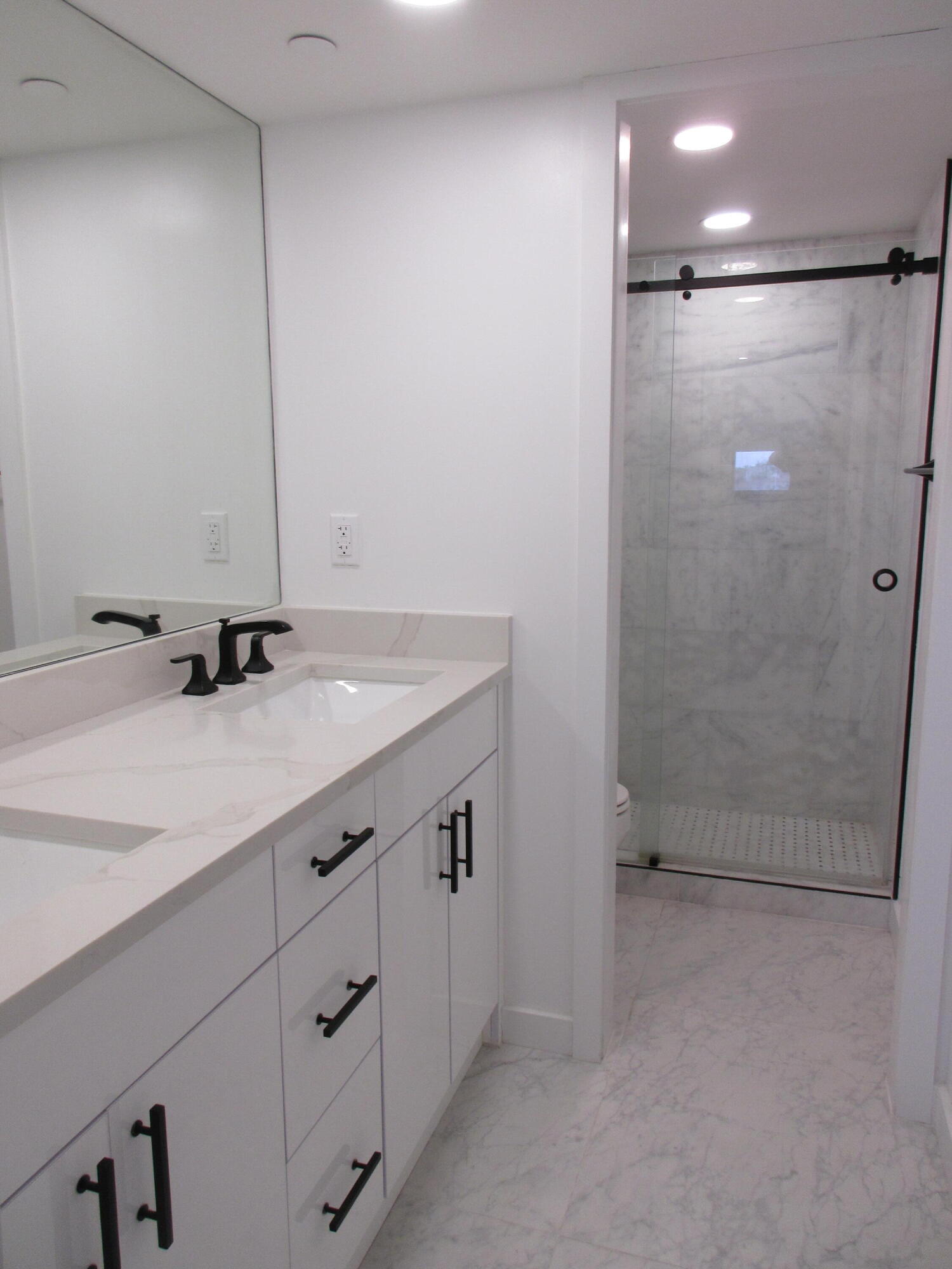 859 Jeffery Street 504