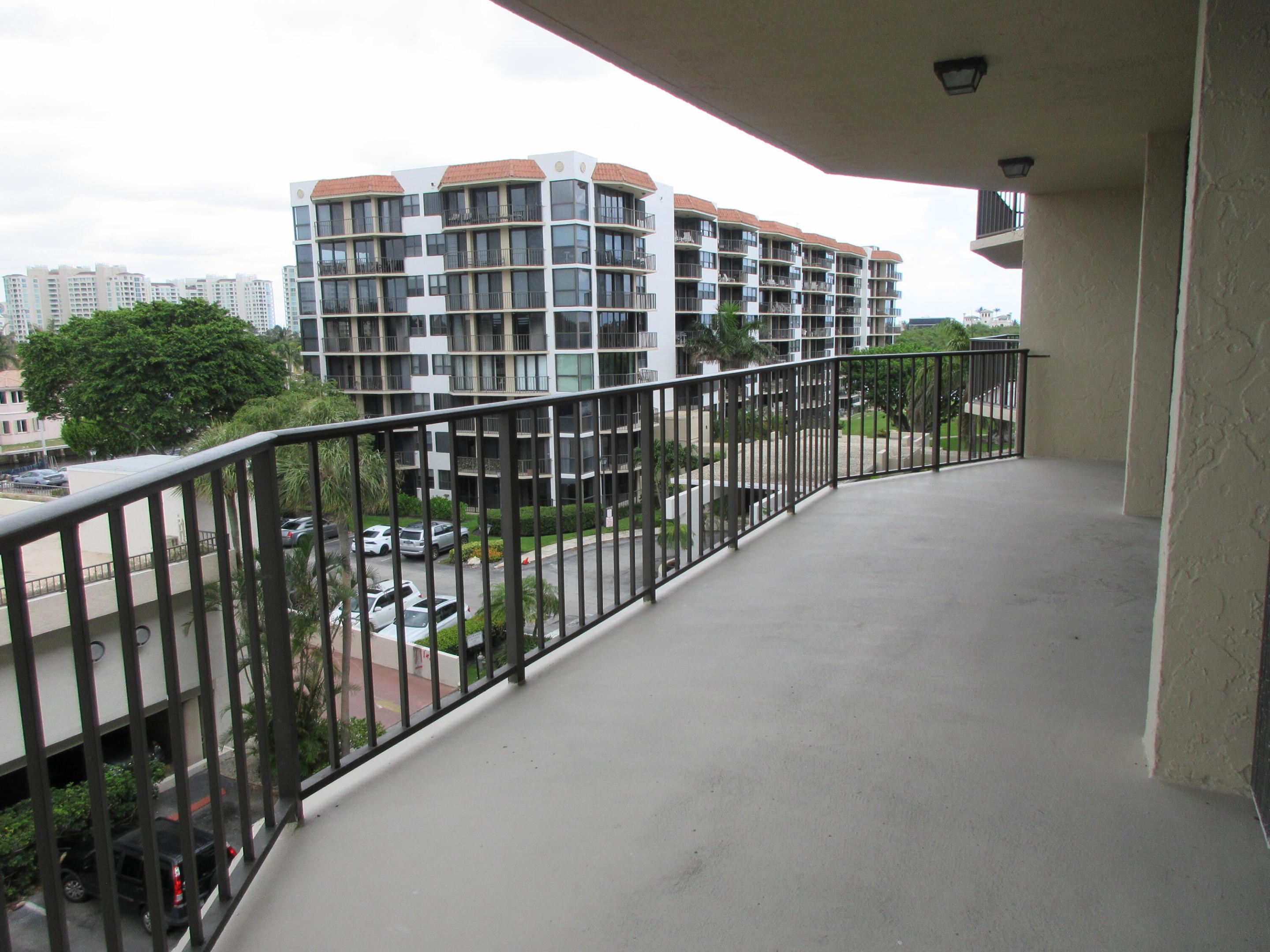 859 Jeffery Street 504