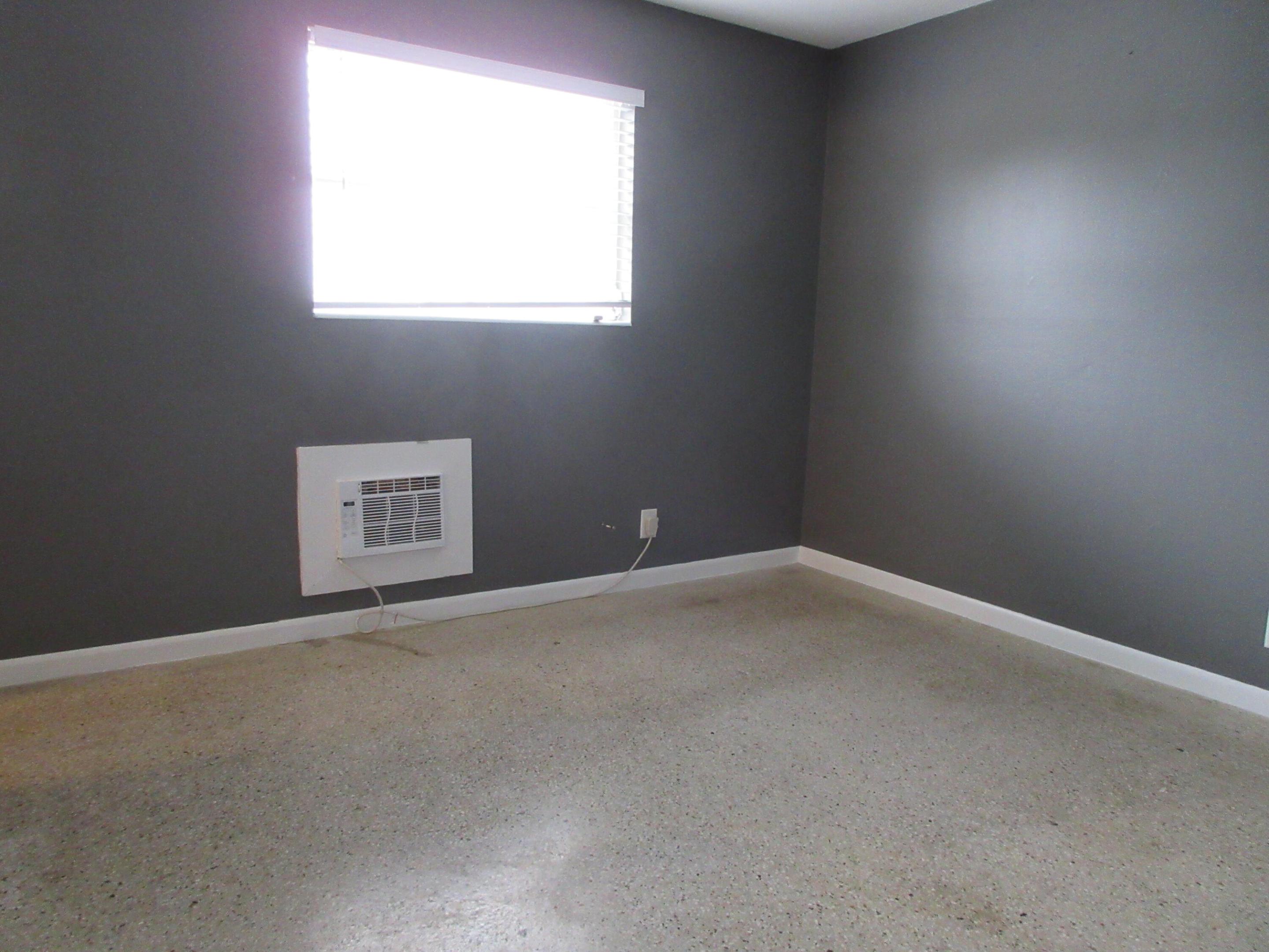 1122 N H Street 14