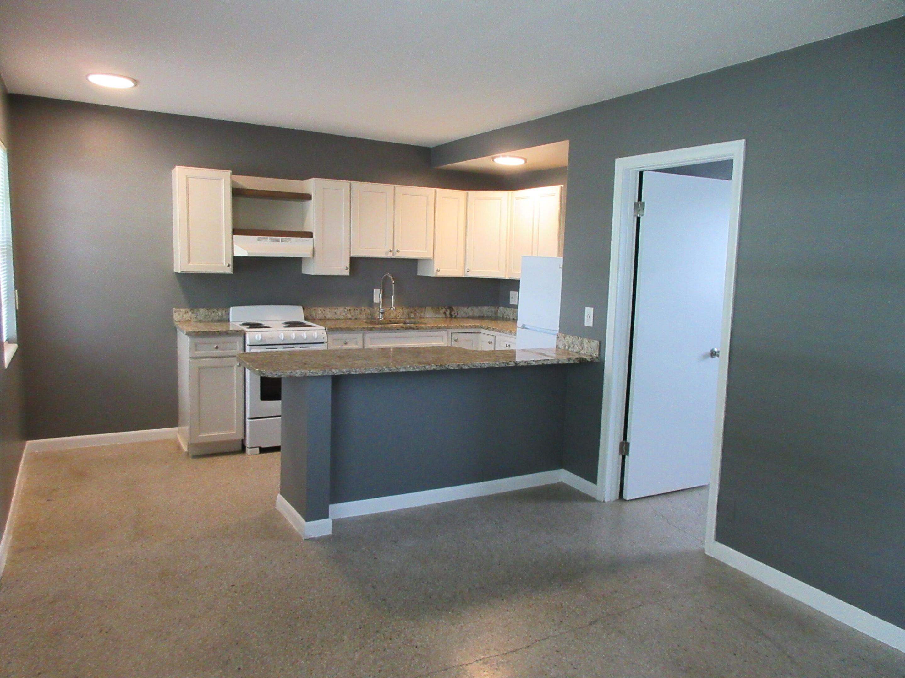 1122 N H Street 14